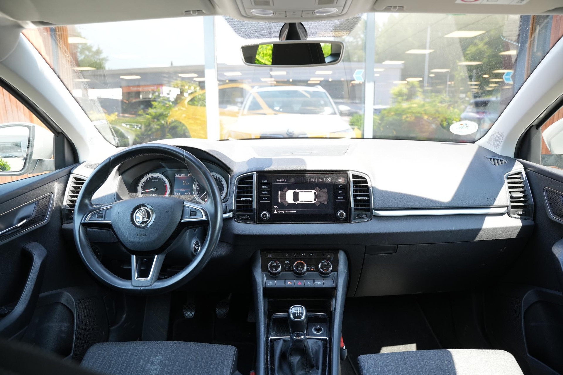 Škoda Karoq 1.0 TSI Business Edition 2020 Steel grey 2