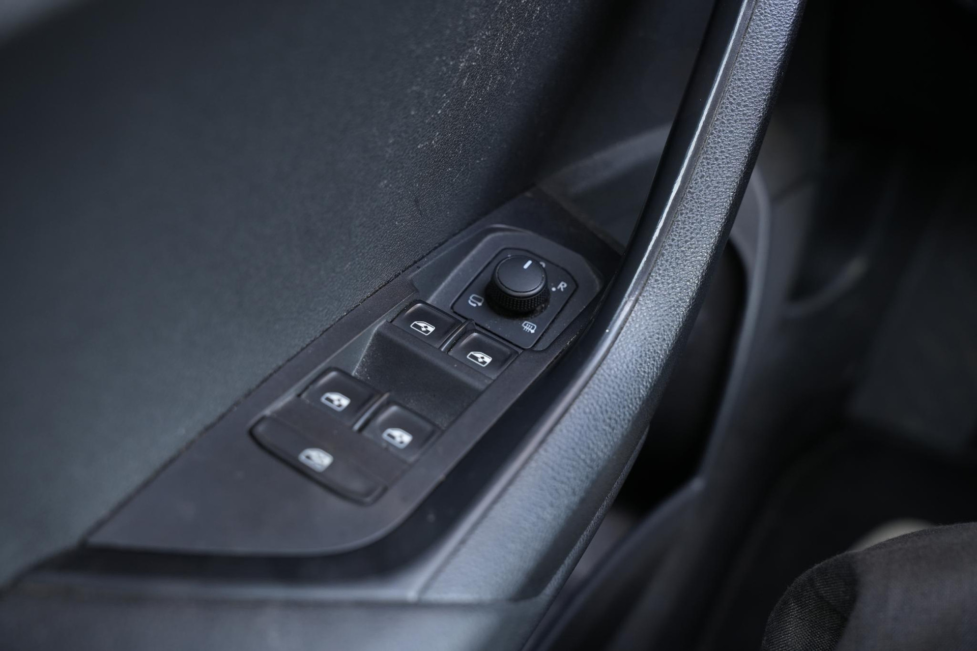 Škoda Karoq 1.0 TSI Business Edition 2020 Steel grey 27