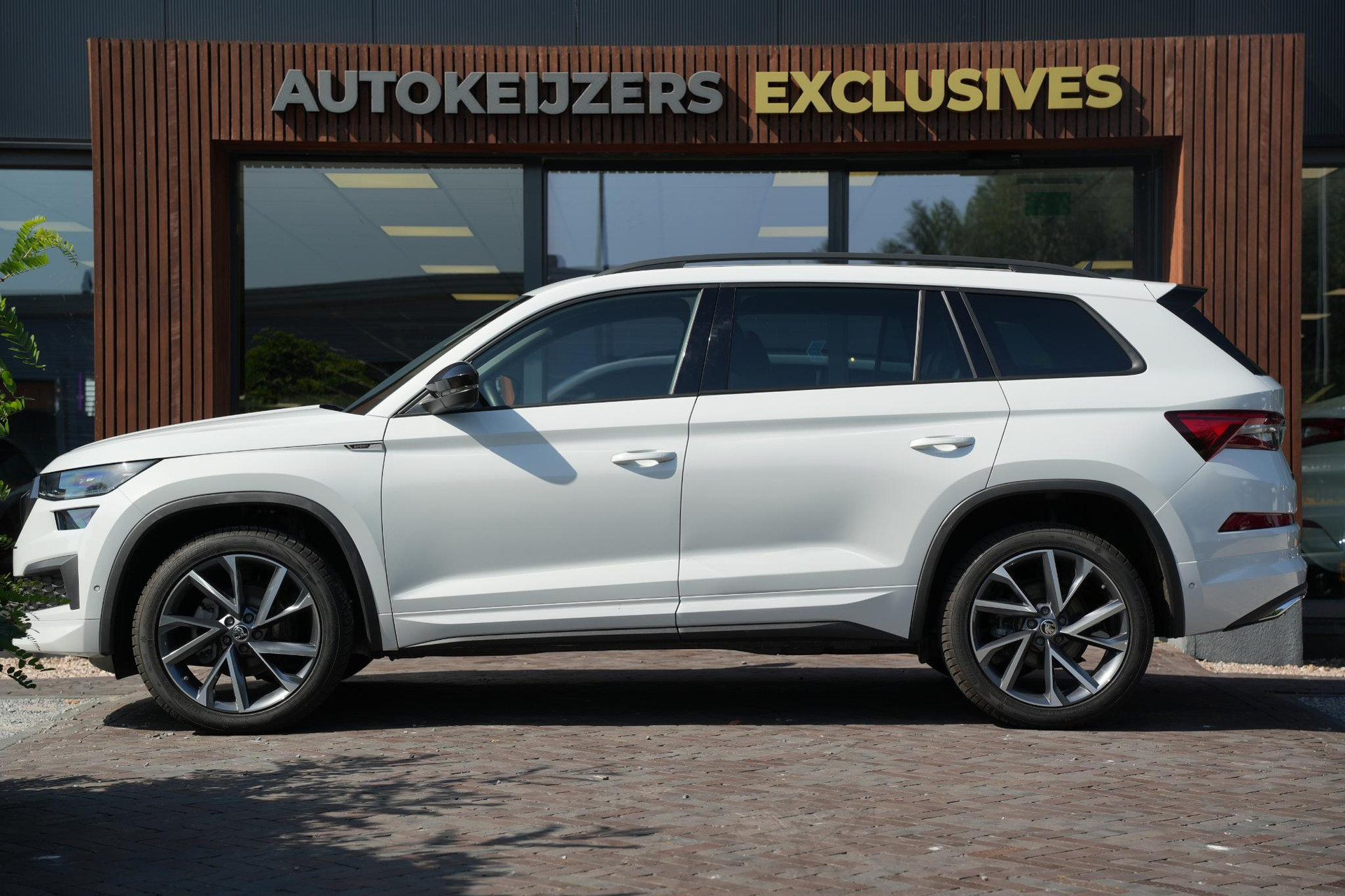 Škoda Kodiaq 1.5 TSI MHEV Sportline Business 7p 2026 Moon white metallic (2Y2Y) 7