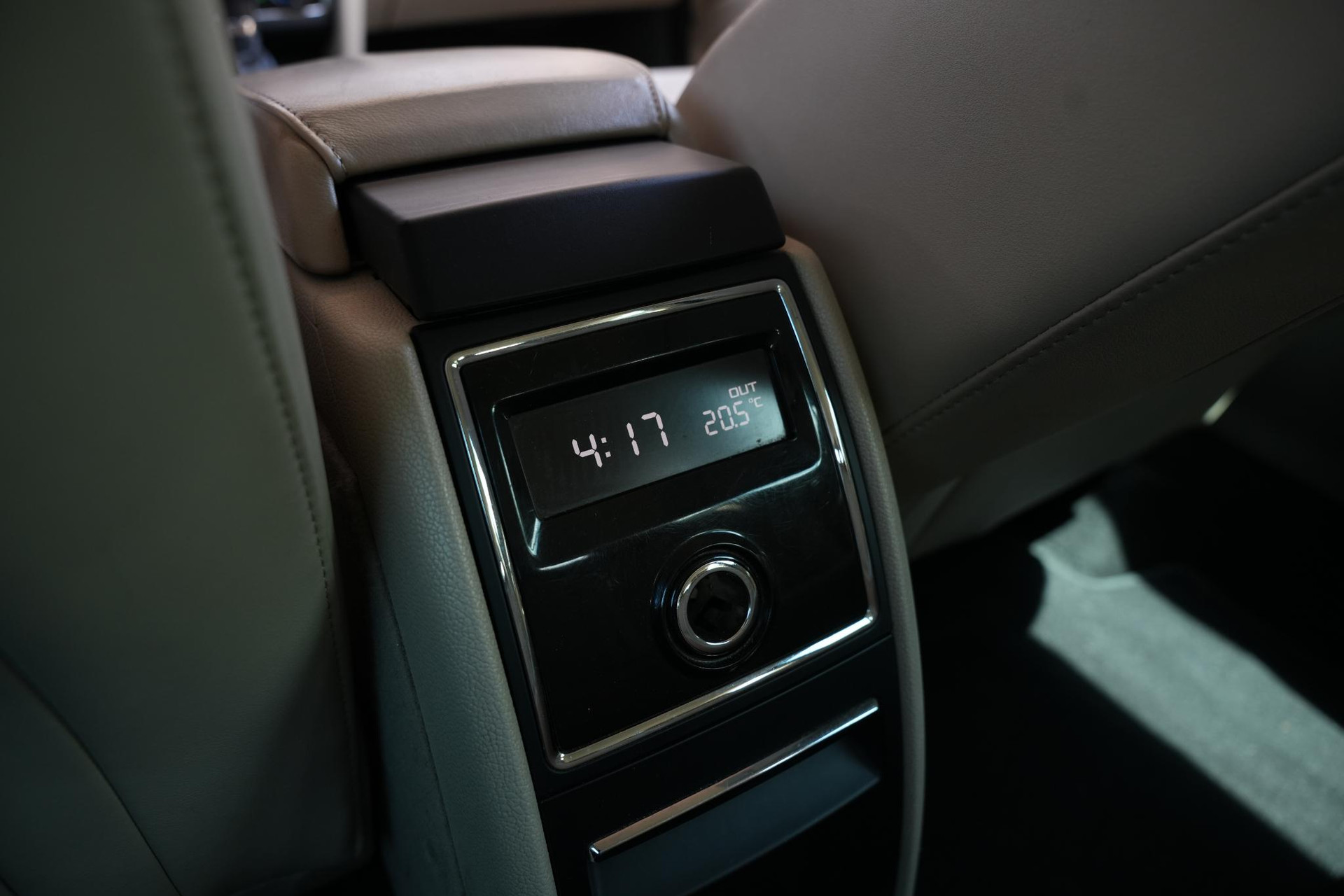Škoda Superb Combi 2.0 TSI Elegance Business Line 2011 Mocha (brown) (6Q6Q) 16
