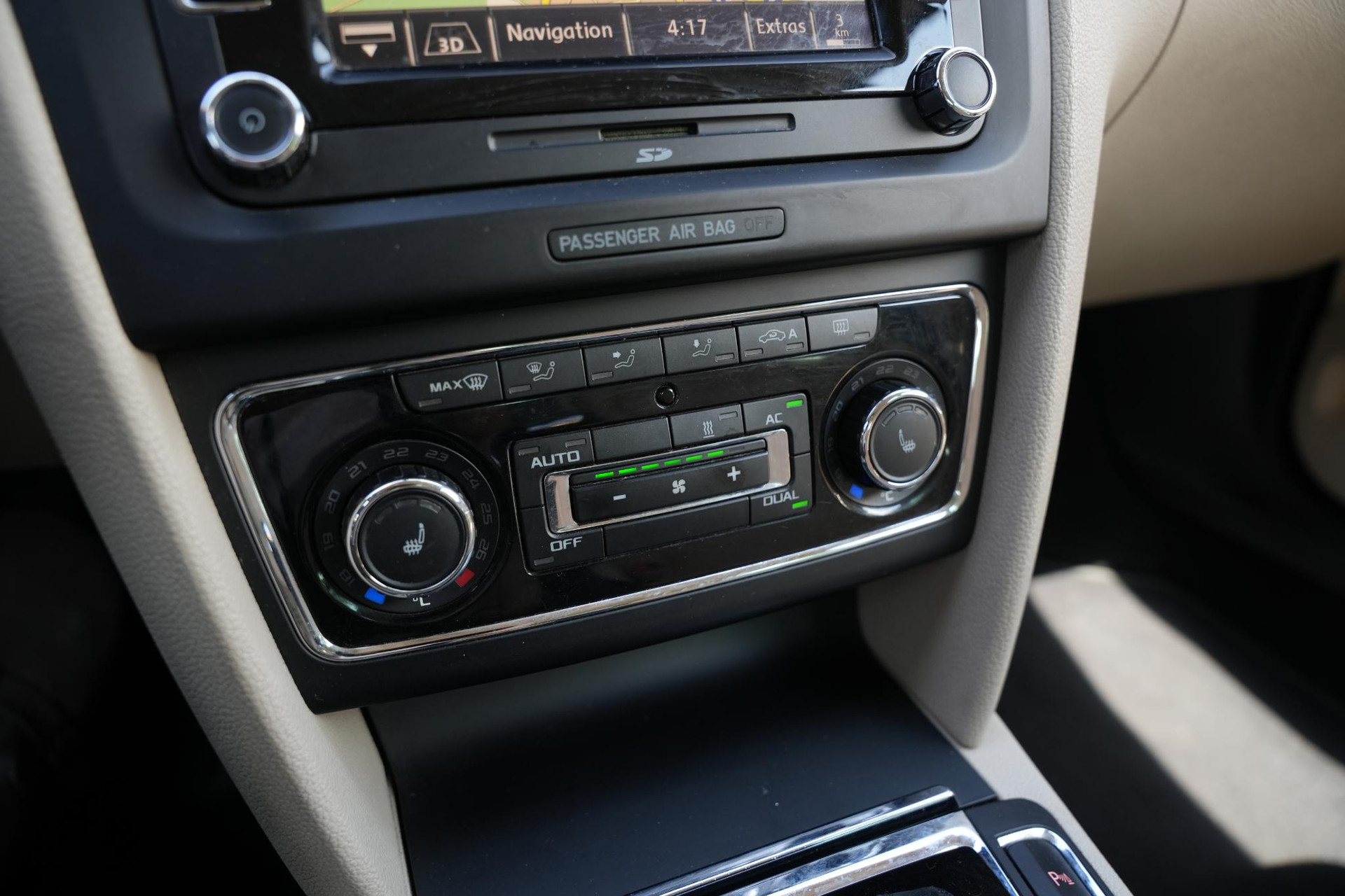 Škoda Superb Combi 2.0 TSI Elegance Business Line 2011 Mocha (brown) (6Q6Q) 17
