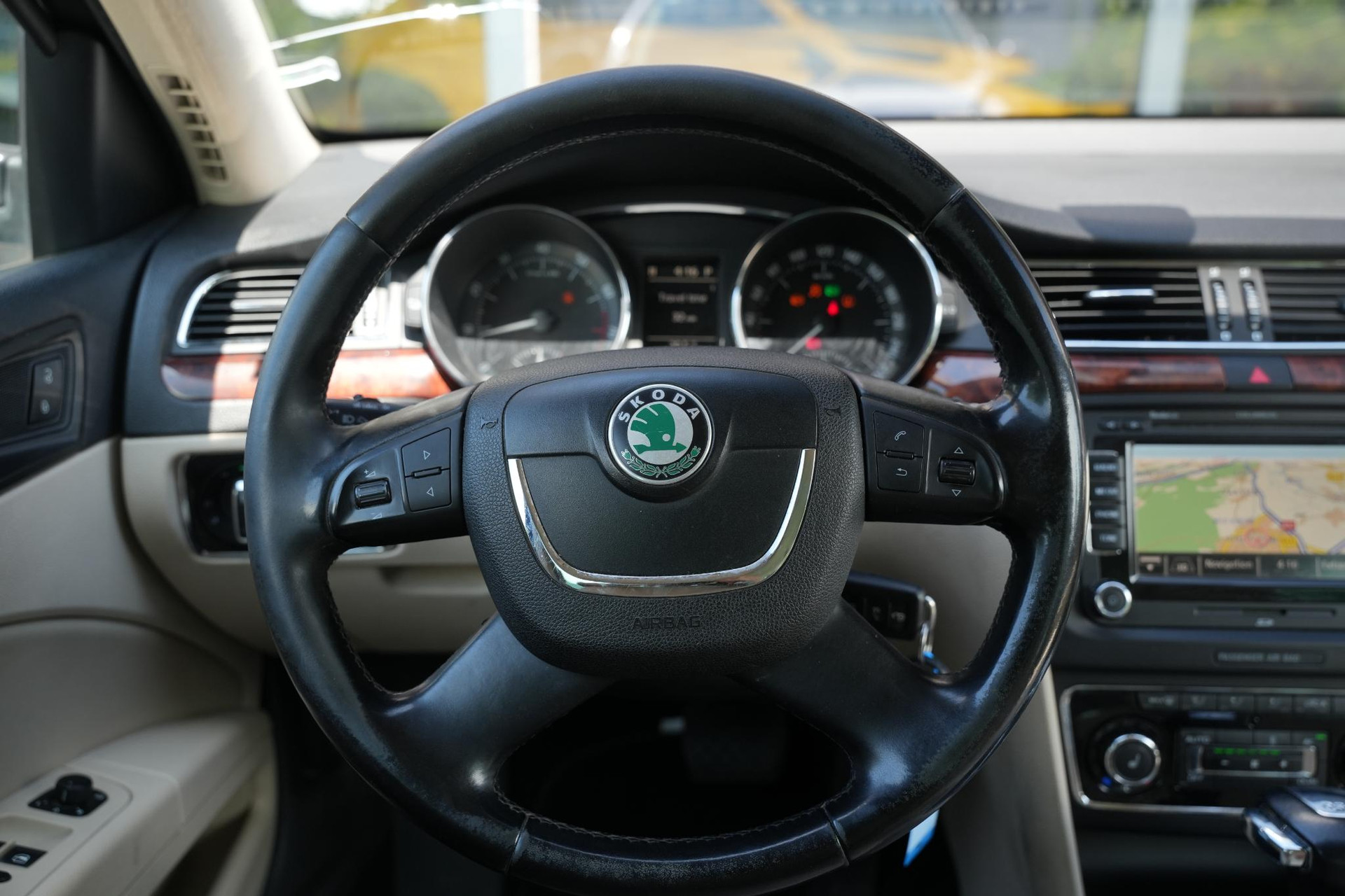Škoda Superb Combi 2.0 TSI Elegance Business Line 2011 Mocha (brown) (6Q6Q) 6