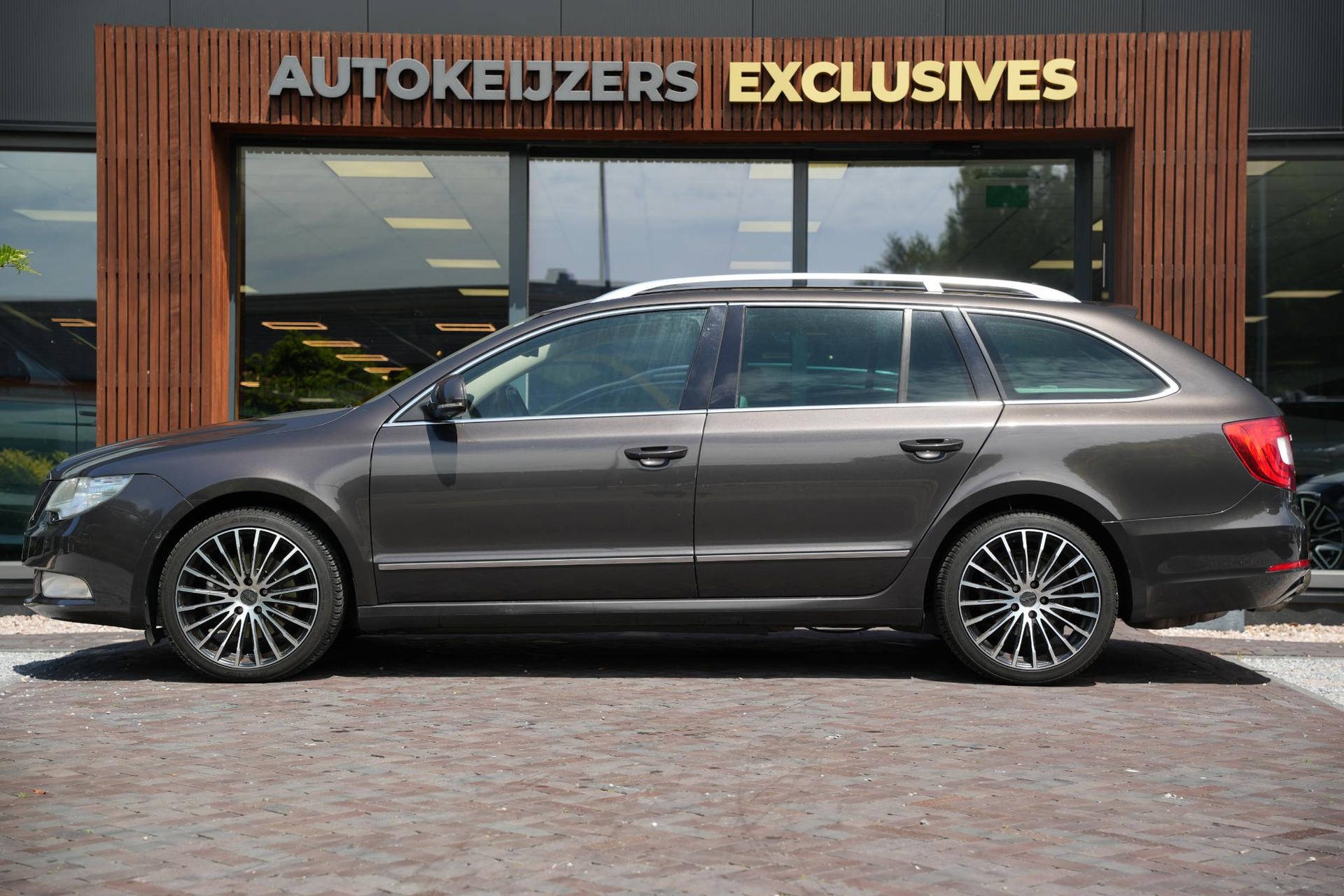 Škoda Superb Combi 2.0 TSI Elegance Business Line 2011 Mocha (brown) (6Q6Q) 7