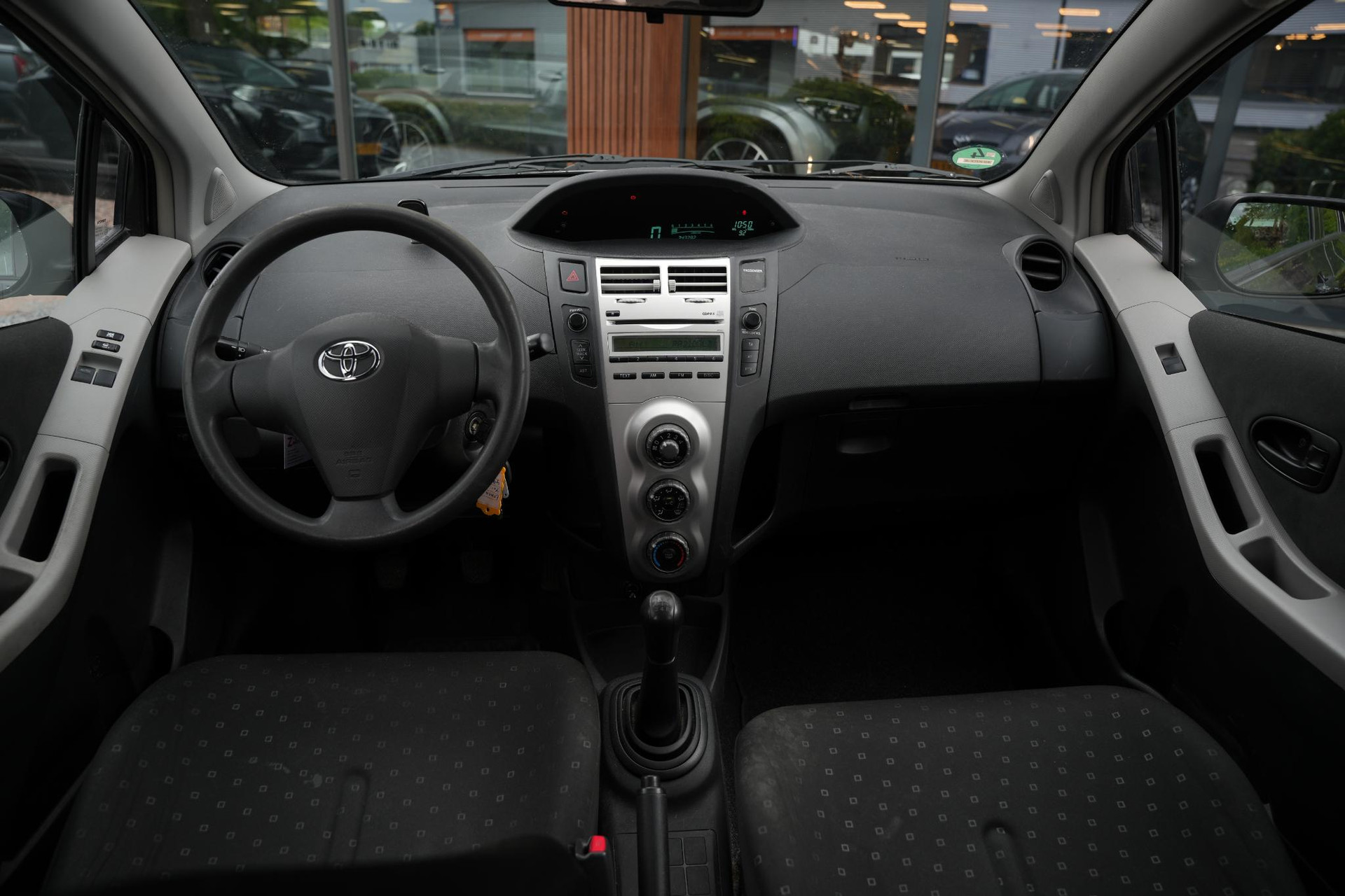 Toyota Yaris 1.3 VVTi Sol 2009 (1G3) 2