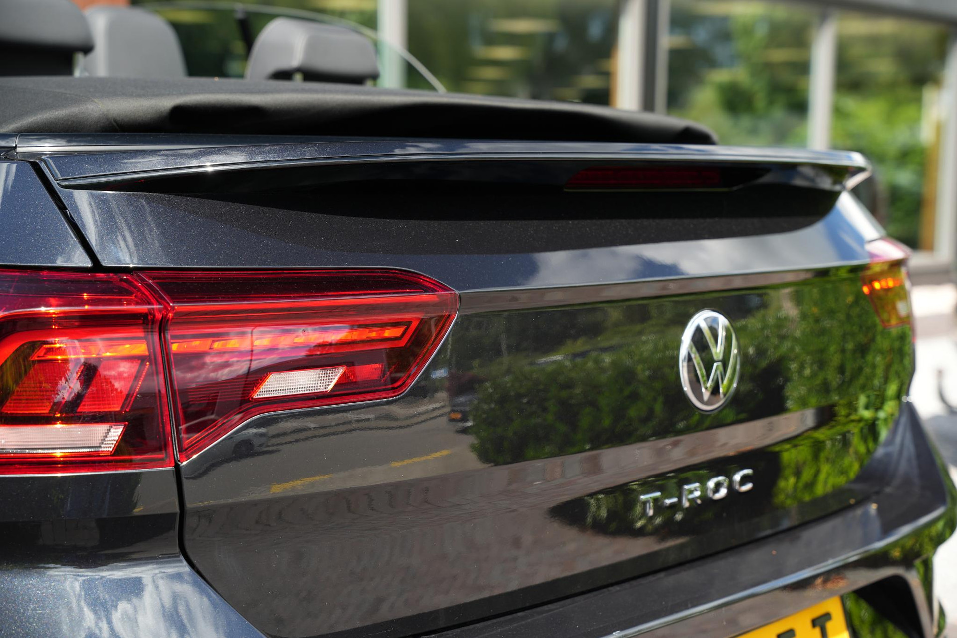 Volkswagen T-Roc Cabrio 1.5 TSI R-Line 2021 Deep black zwart 19