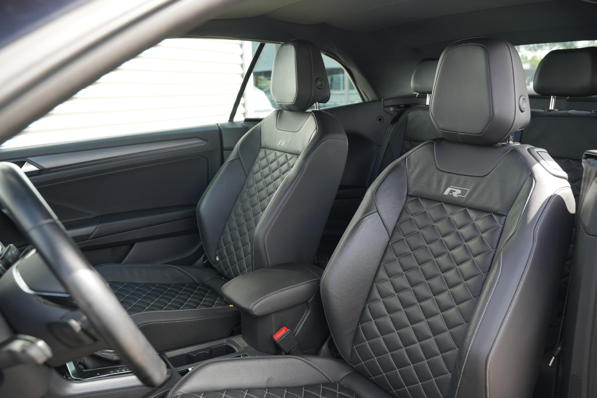 Volkswagen T-Roc Cabrio 1.5 TSI R-Line 2021 Deep black zwart 2