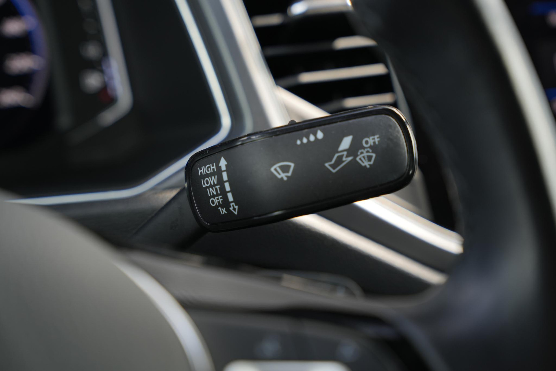Volkswagen T-Roc Cabrio 1.5 TSI R-Line 2021 Deep black zwart 35