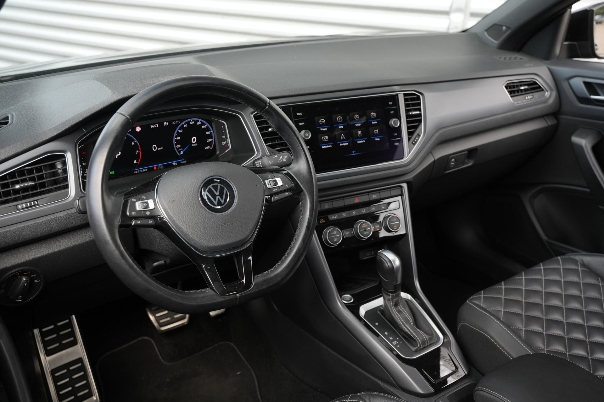 Volkswagen T-Roc Cabrio 1.5 TSI R-Line 2021 Deep black zwart 4