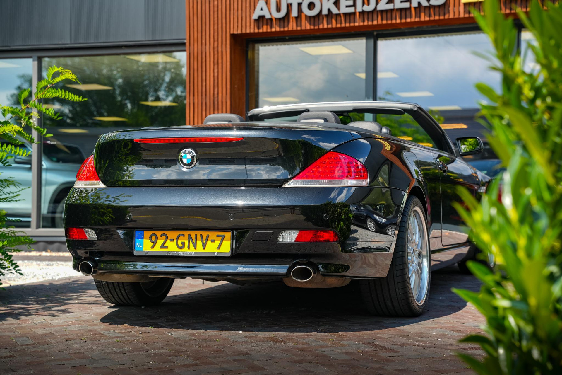 BMW 6 Serie Cabrio 650i 2007 BLACK SAPPHIRE METALLIC (475) 10