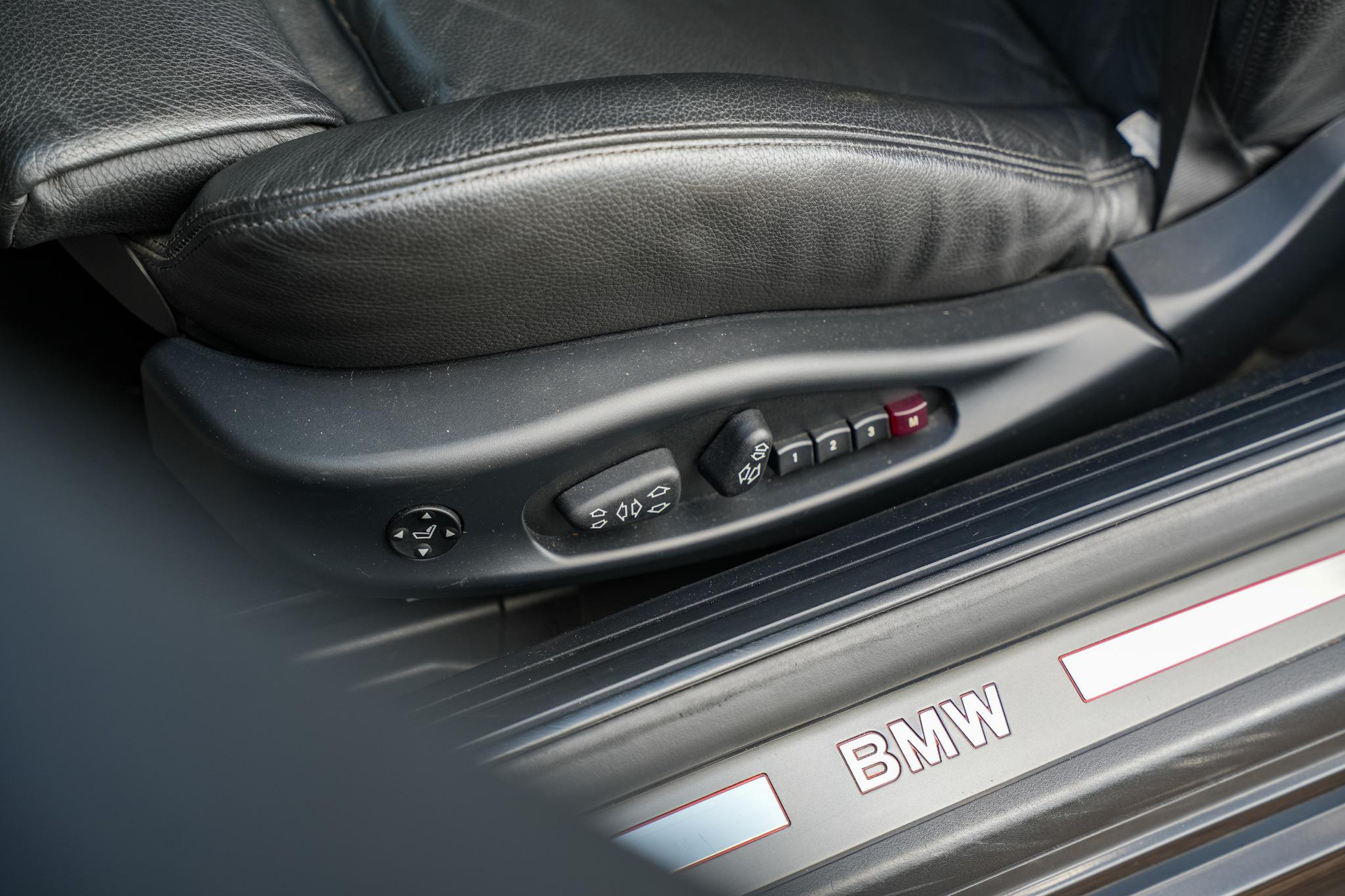BMW 6 Serie Cabrio 650i 2007 BLACK SAPPHIRE METALLIC (475) 23