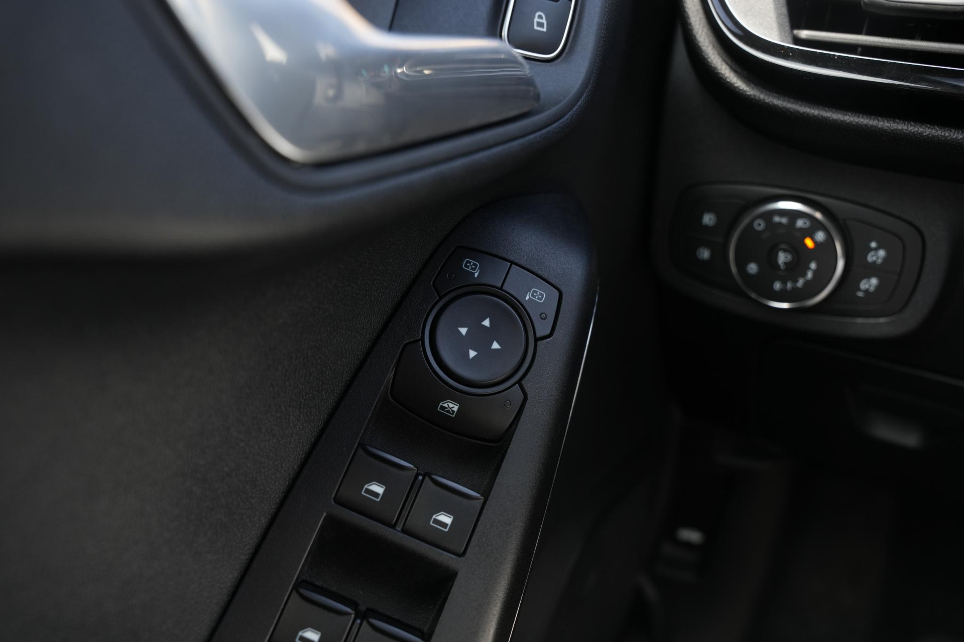 Ford Fiesta 1.0 EcoBoost Hybrid Titanium 2022  36