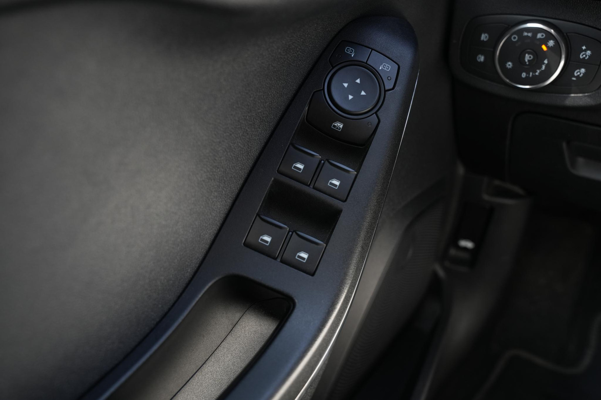 Ford Fiesta 1.0 EcoBoost Hybrid Titanium 2022  37