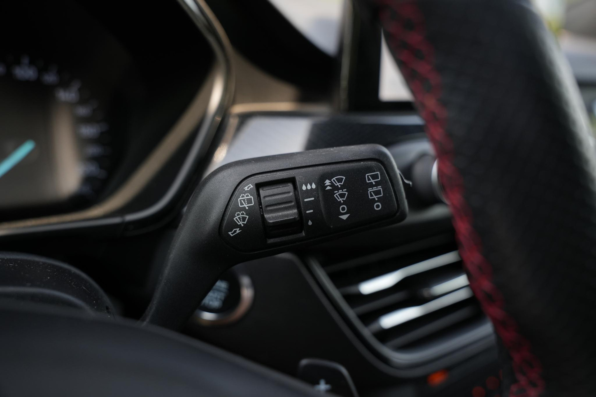 Ford FOCUS Wagon 1.5 EcoBoost ST Line Business 2019  24