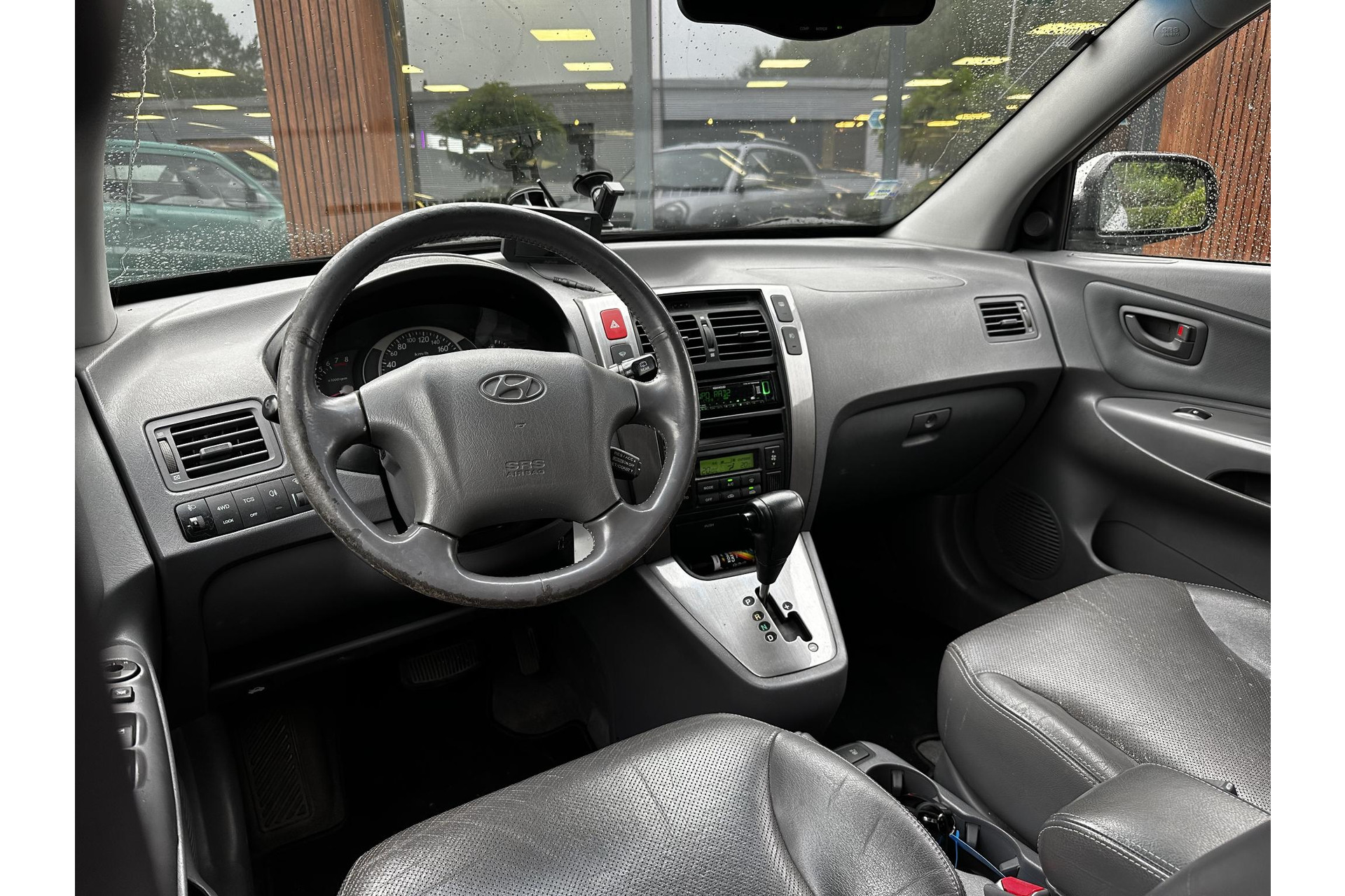 Hyundai Tucson 2.7i V6 4WD Style 2004 Warm Silver Metallic (YK) 10