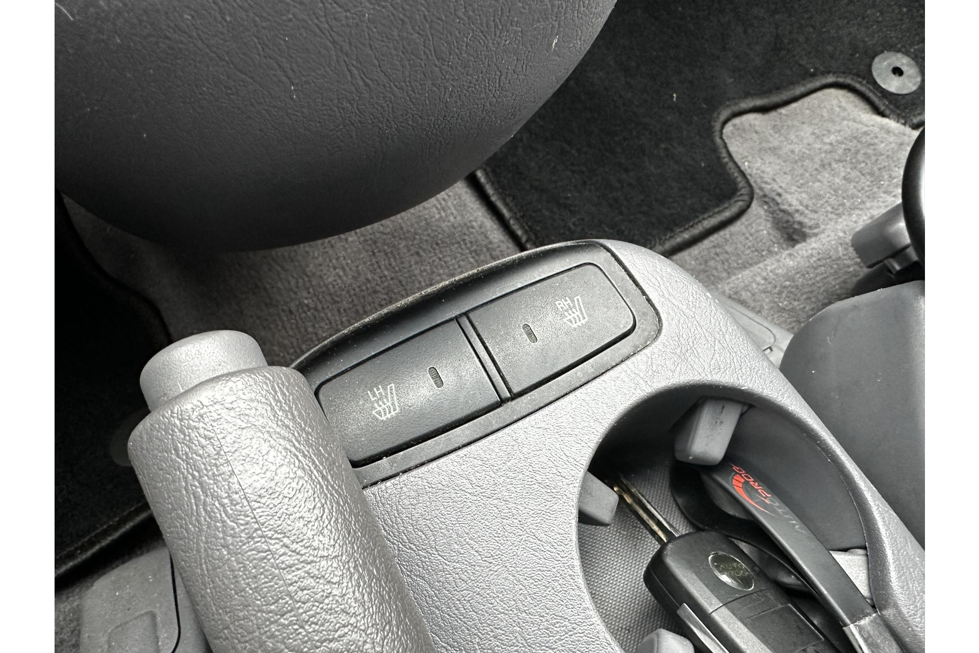 Hyundai Tucson 2.7i V6 4WD Style 2004 Warm Silver Metallic (YK) 18