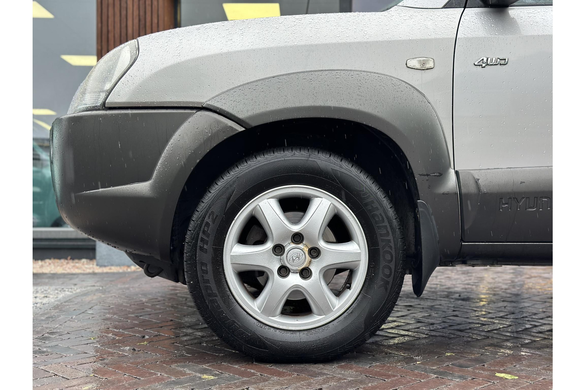 Hyundai Tucson 2.7i V6 4WD Style 2004 Warm Silver Metallic (YK) 6