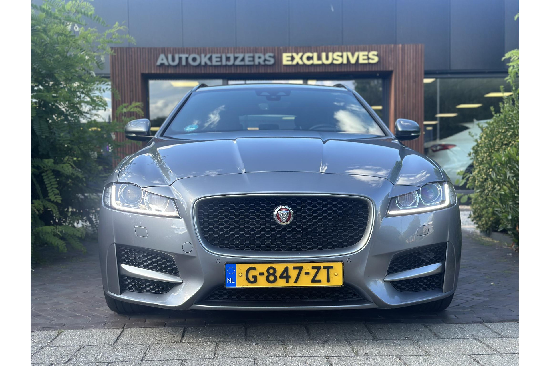 Jaguar XF Sportbrake 2.0d Chequered Flag 2020 Eiger grey-JBC2409 (1DF) 3