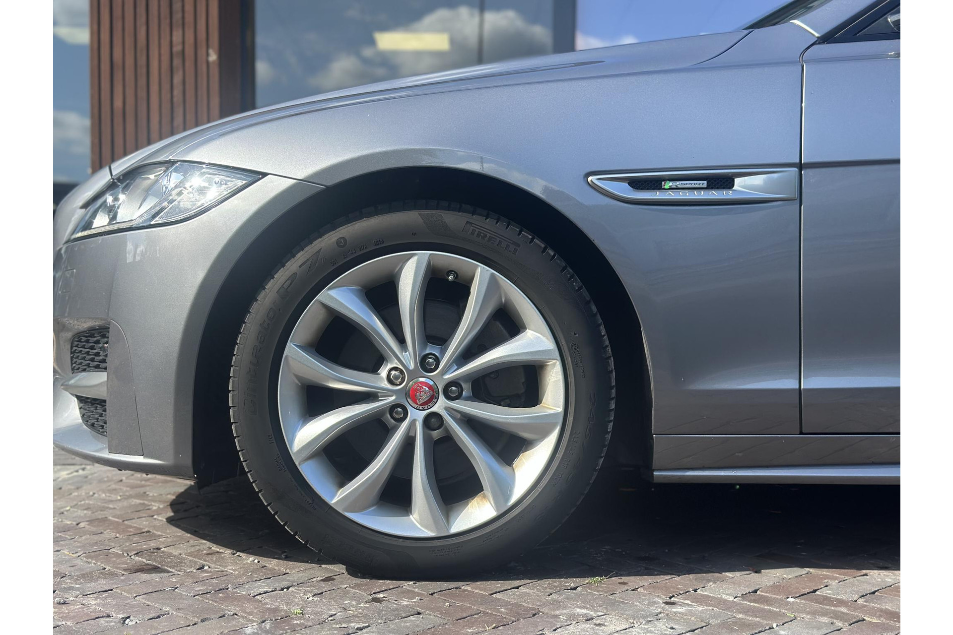 Jaguar XF Sportbrake 2.0d Chequered Flag 2020 Eiger grey-JBC2409 (1DF) 4