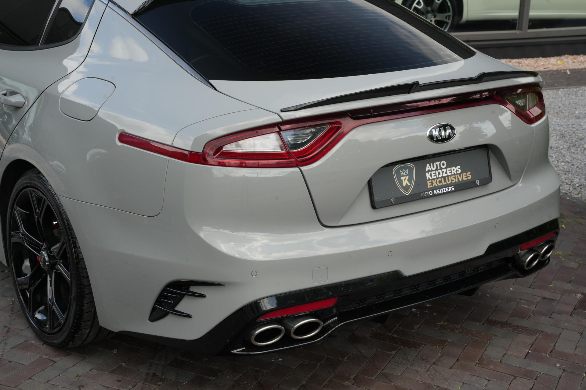 Kia Stinger 3.3 V6 T-GDI AWD GT 2019 Ceramic Silver Metallic (C4S) 10