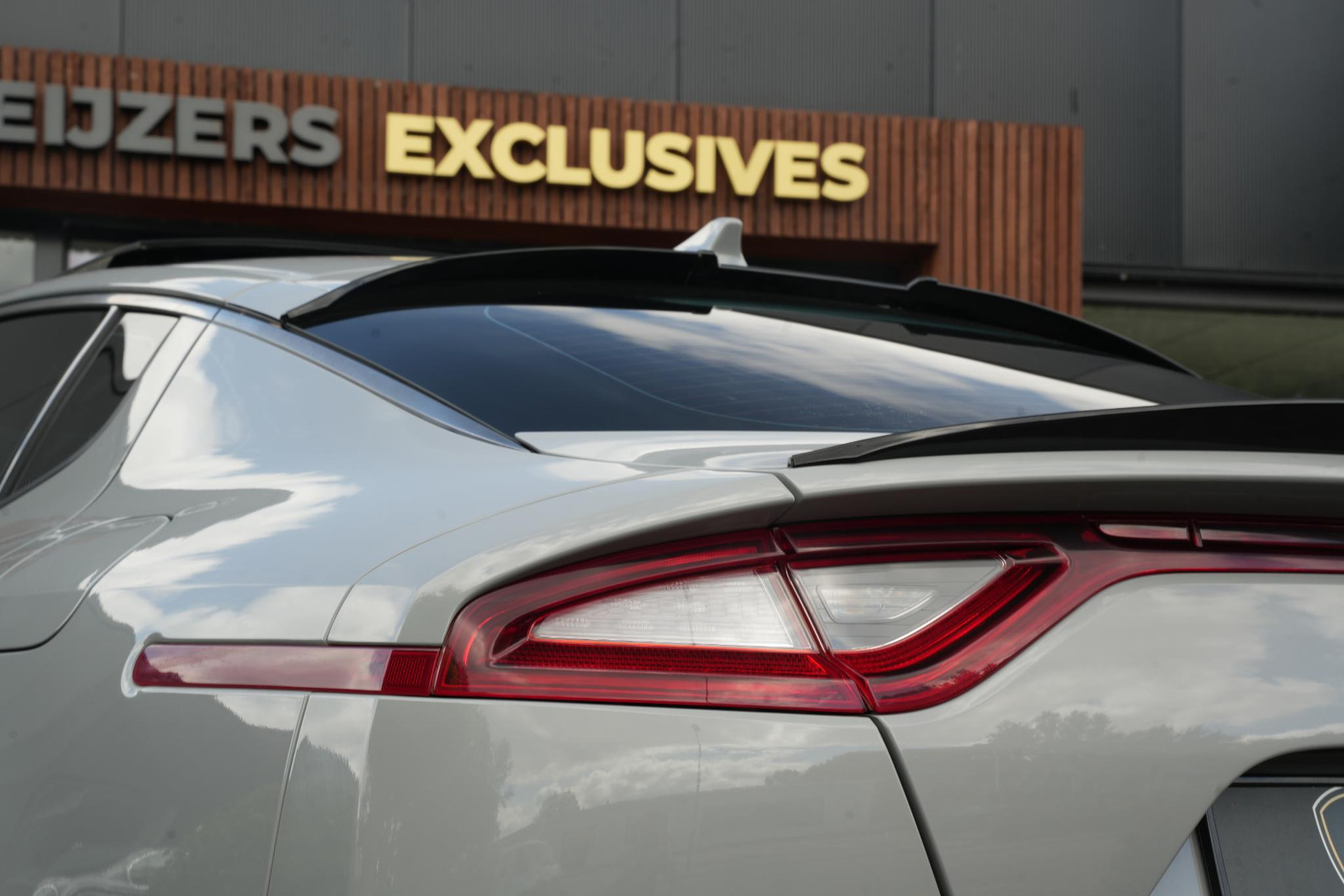 Kia Stinger 3.3 V6 T-GDI AWD GT 2019 Ceramic Silver Metallic (C4S) 13