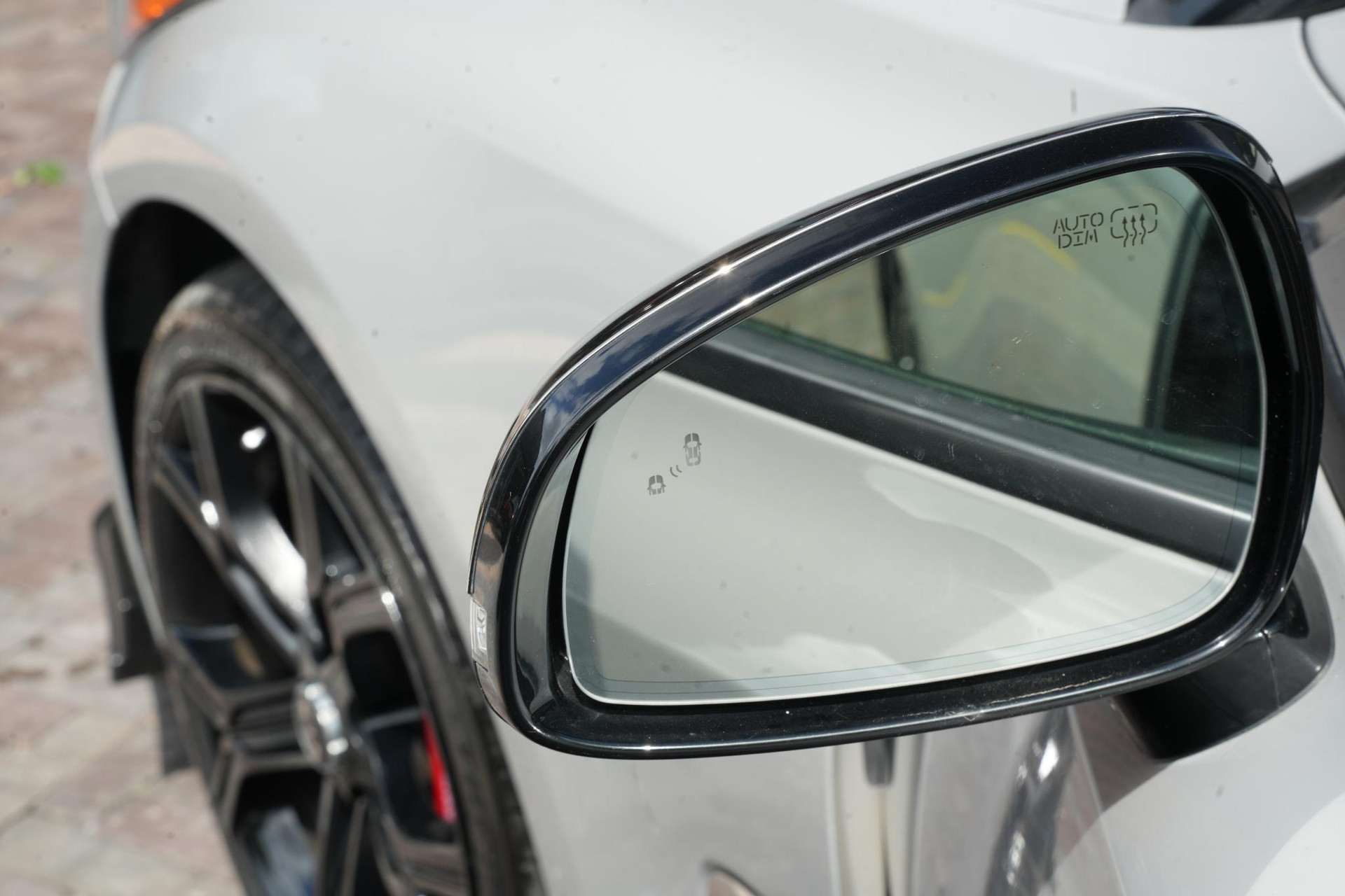 Kia Stinger 3.3 V6 T-GDI AWD GT 2019 Ceramic Silver Metallic (C4S) 31