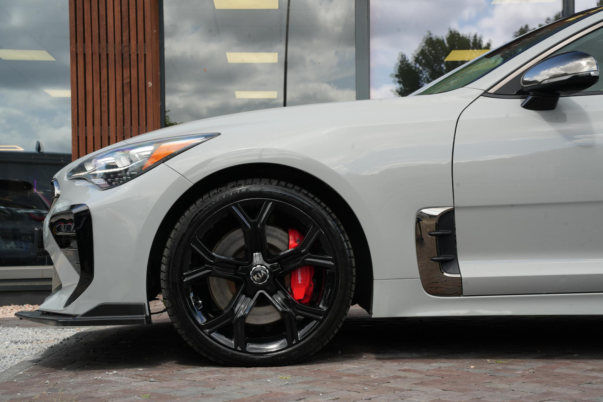 Kia Stinger 3.3 V6 T-GDI AWD GT 2019 Ceramic Silver Metallic (C4S) 8