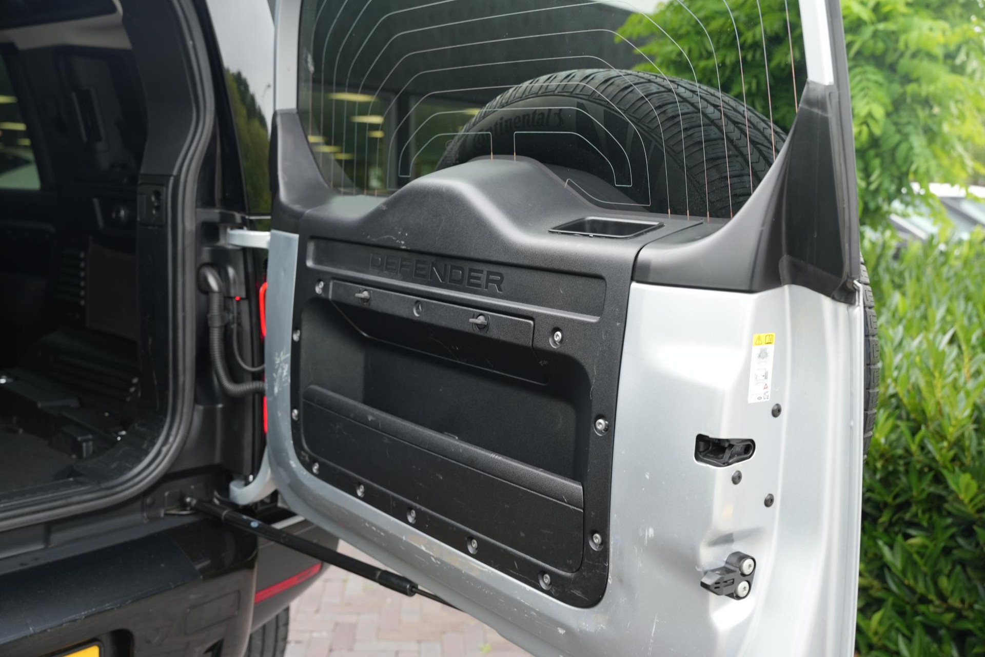 Land Rover Defender 2.0 D240 110 HSE 2020 Exterior Paint - Indus Silver (1AC) 12