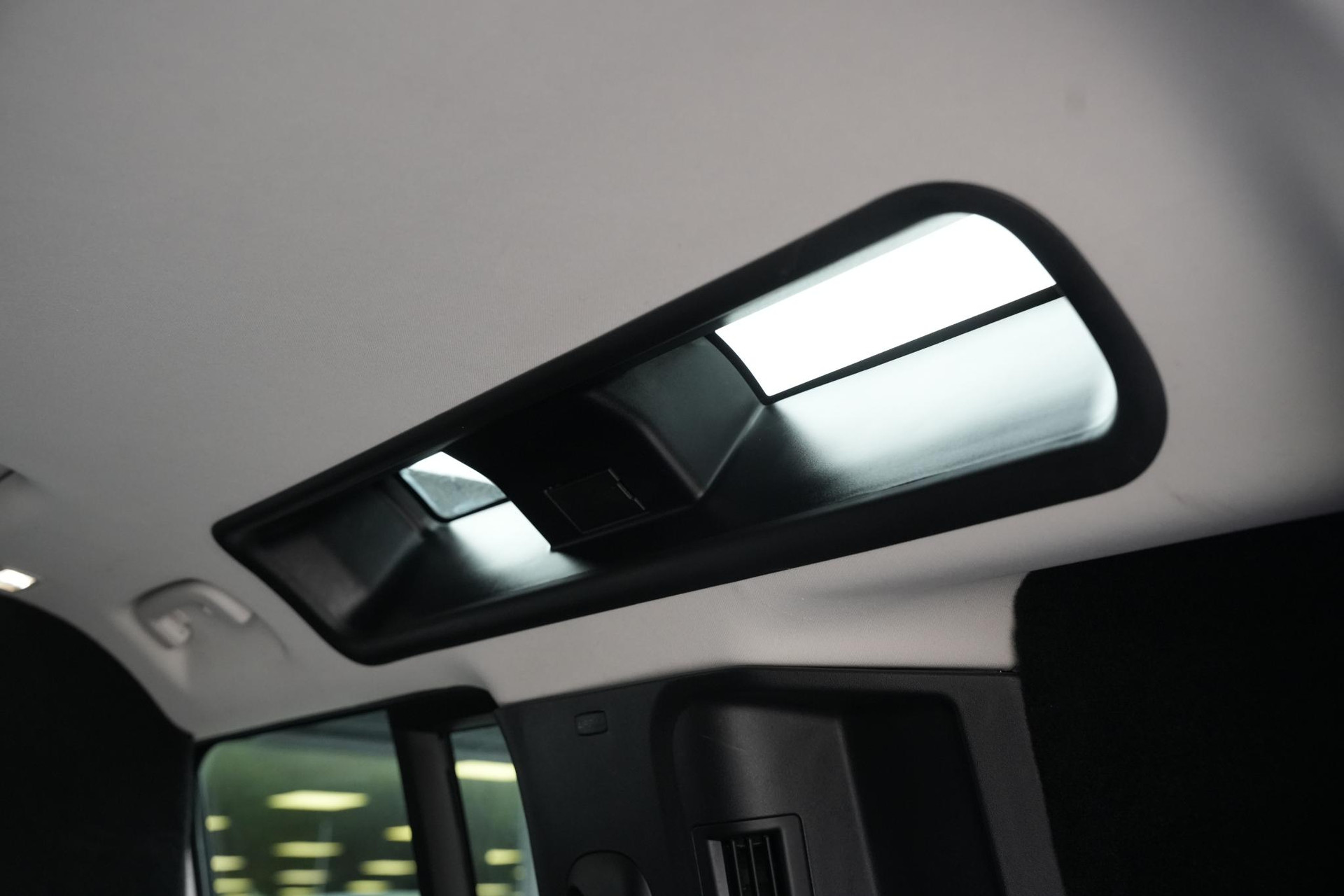 Land Rover Defender 2.0 D240 110 HSE 2020 Exterior Paint - Indus Silver (1AC) 17
