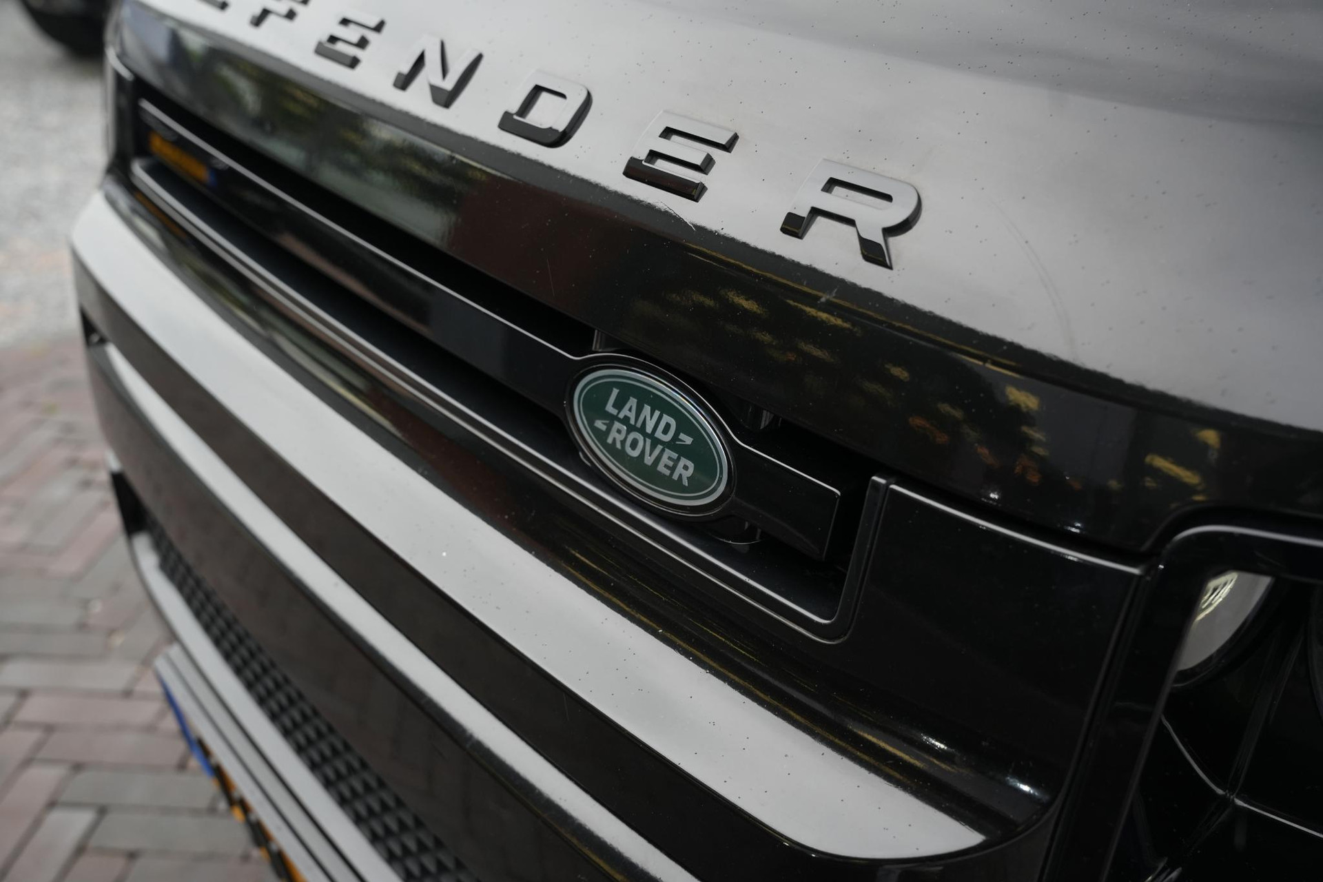 Land Rover Defender 2.0 D240 110 HSE 2020 Exterior Paint - Indus Silver (1AC) 26