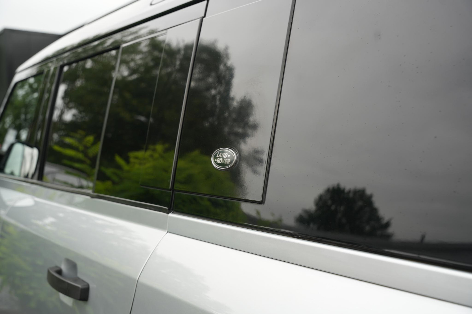 Land Rover Defender 2.0 D240 110 HSE 2020 Exterior Paint - Indus Silver (1AC) 36