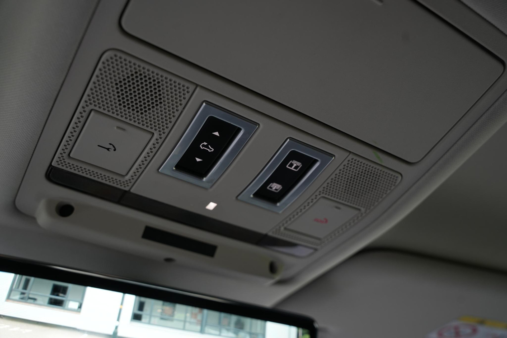 Land Rover Defender 2.0 D240 110 HSE 2020 Exterior Paint - Indus Silver (1AC) 41