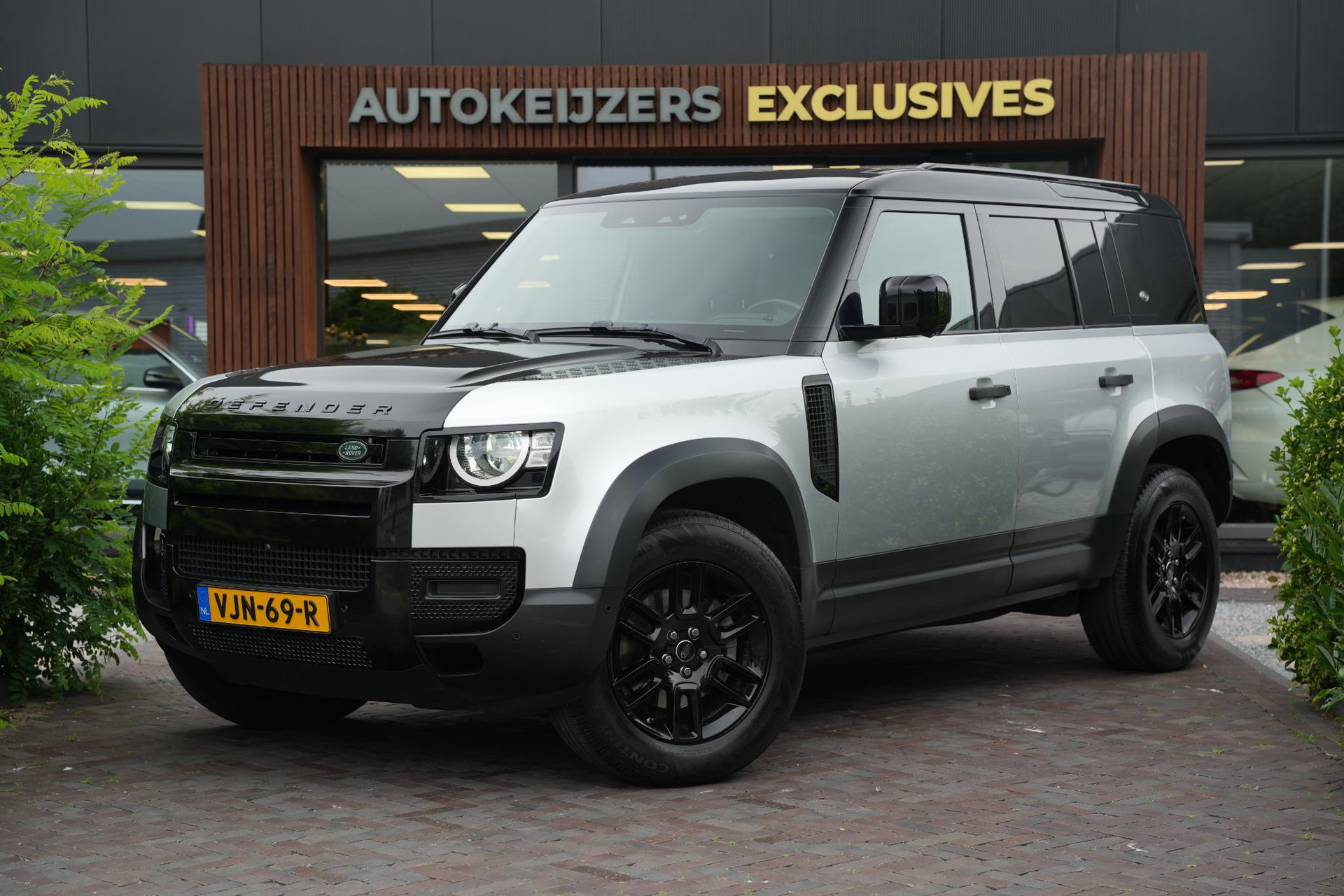 Land Rover Defender 2.0 D240 110 HSE 2020 Exterior Paint - Indus Silver (1AC) 5
