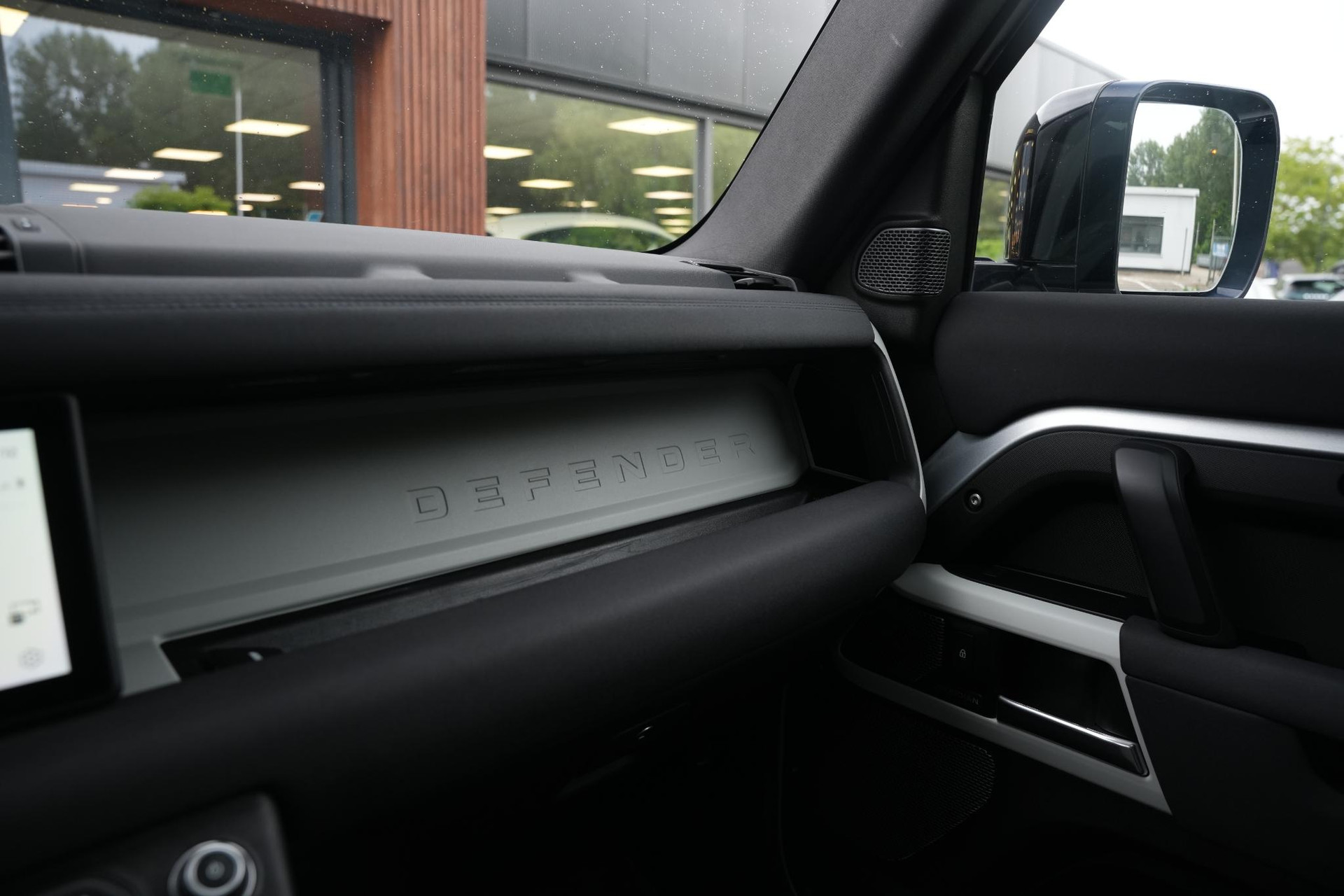 Land Rover Defender 2.0 D240 110 HSE 2020 Exterior Paint - Indus Silver (1AC) 53