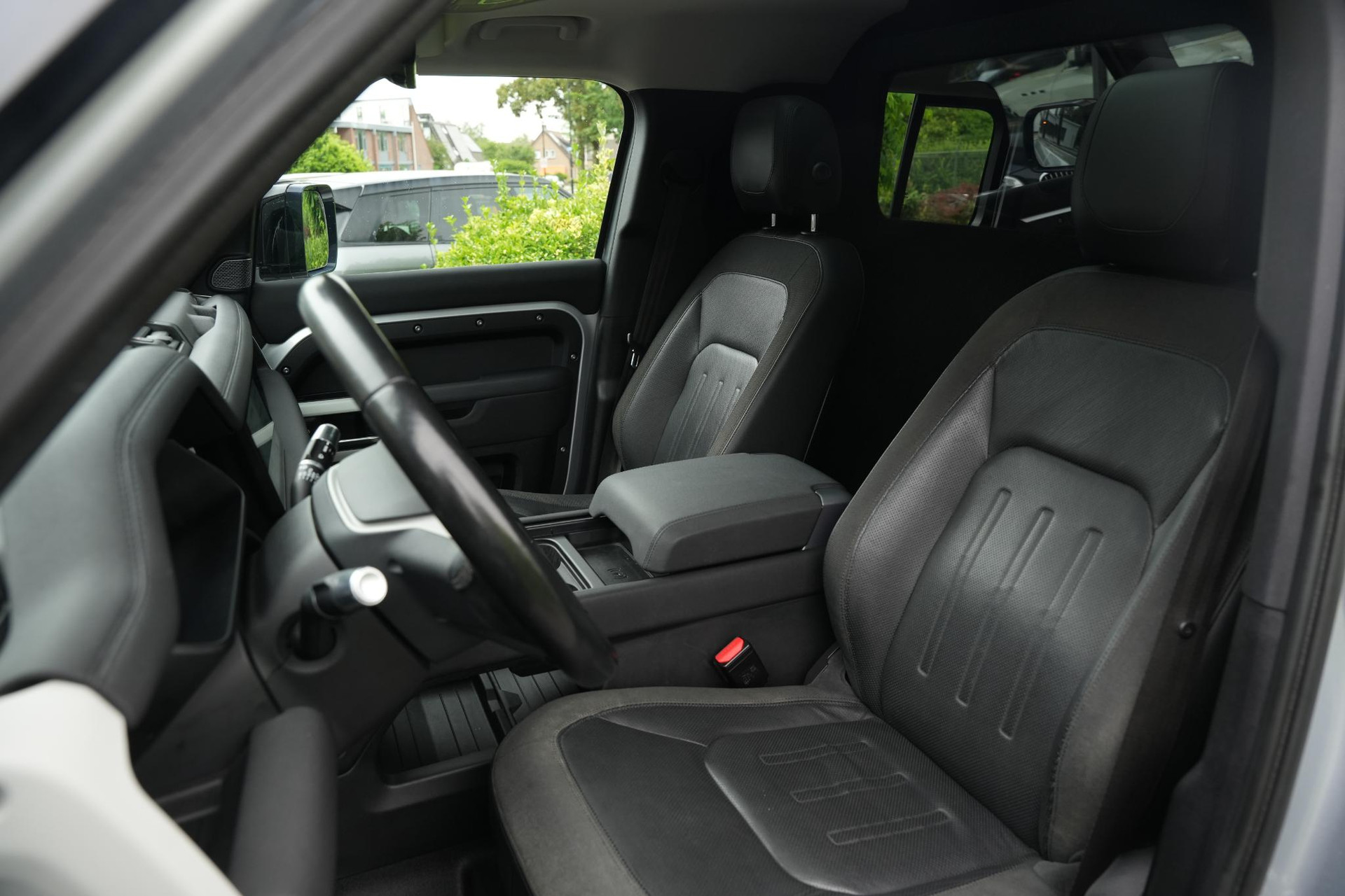 Land Rover Defender 2.0 D240 110 HSE 2020 Exterior Paint - Indus Silver (1AC) 6
