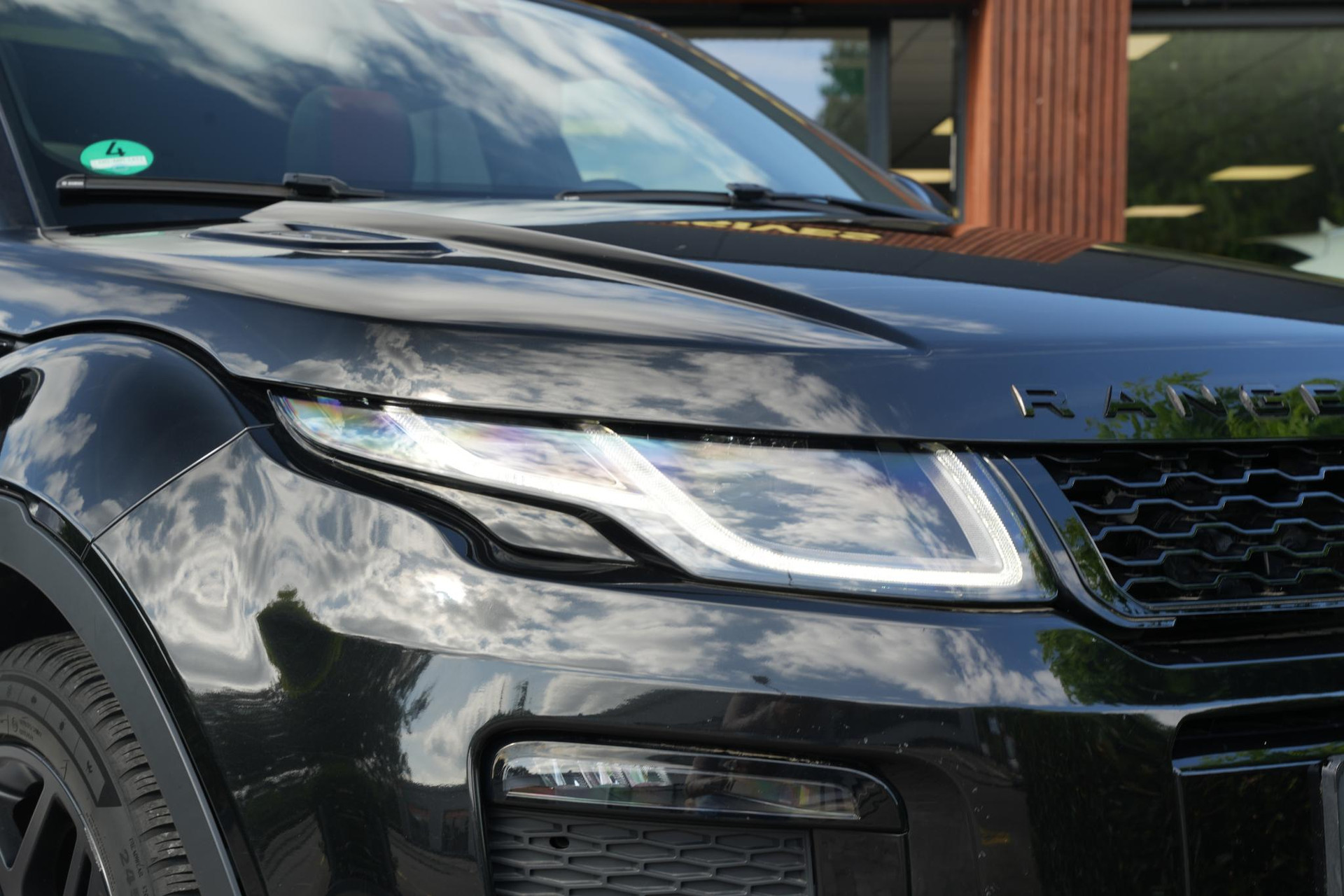 Land Rover Range Rover Evoque 2.0 Si4 HSE Dynamic 2017 Exterior Paint - Santorini Black (1AG) 10