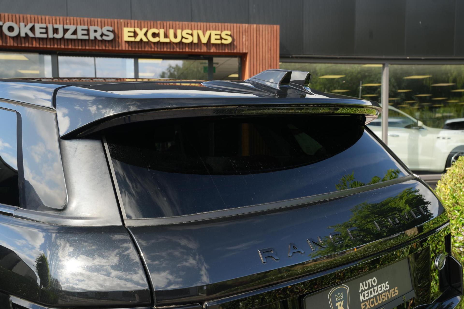 Land Rover Range Rover Evoque 2.0 Si4 HSE Dynamic 2017 Exterior Paint - Santorini Black (1AG) 12
