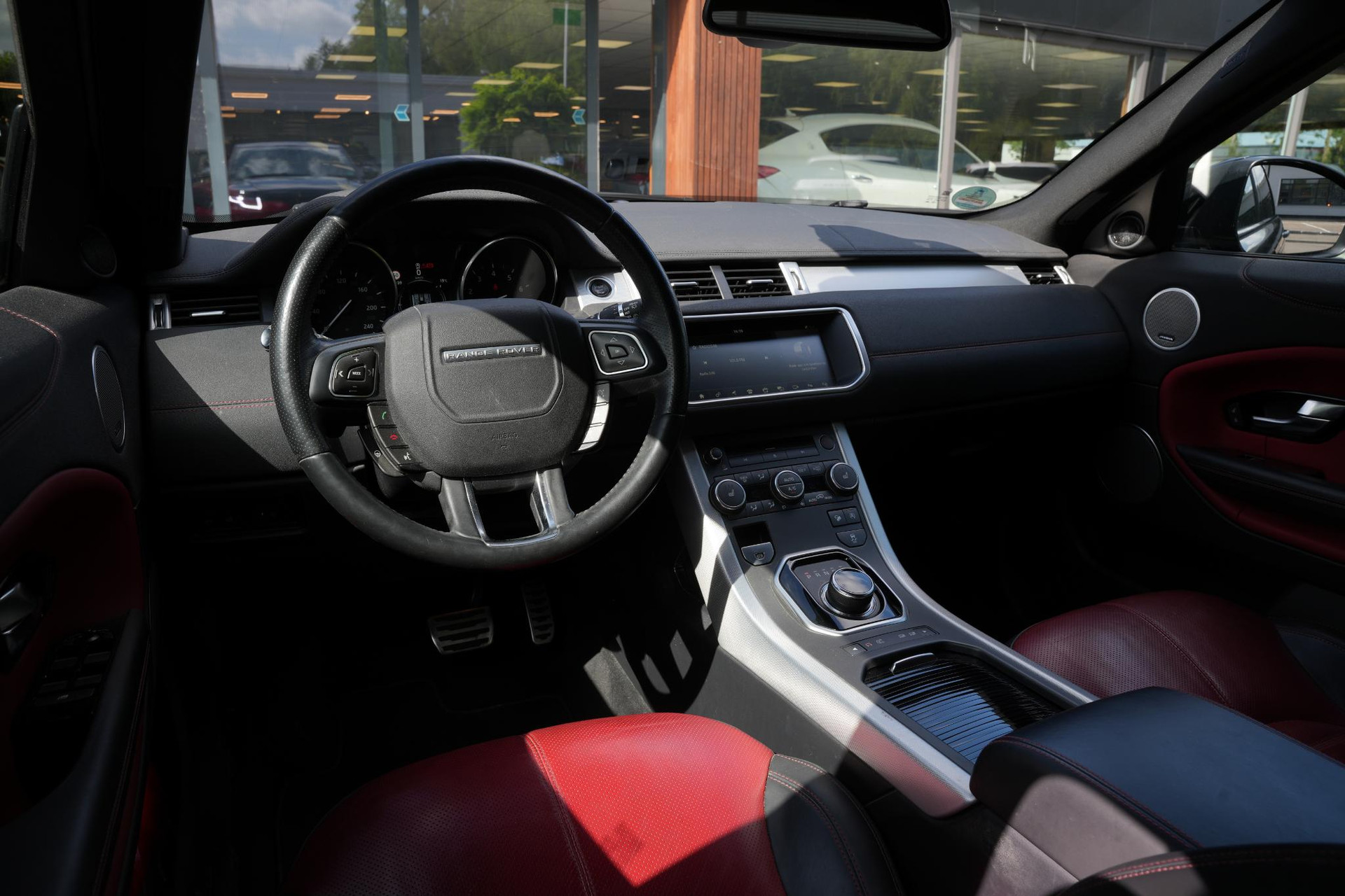 Land Rover Range Rover Evoque 2.0 Si4 HSE Dynamic 2017 Exterior Paint - Santorini Black (1AG) 2