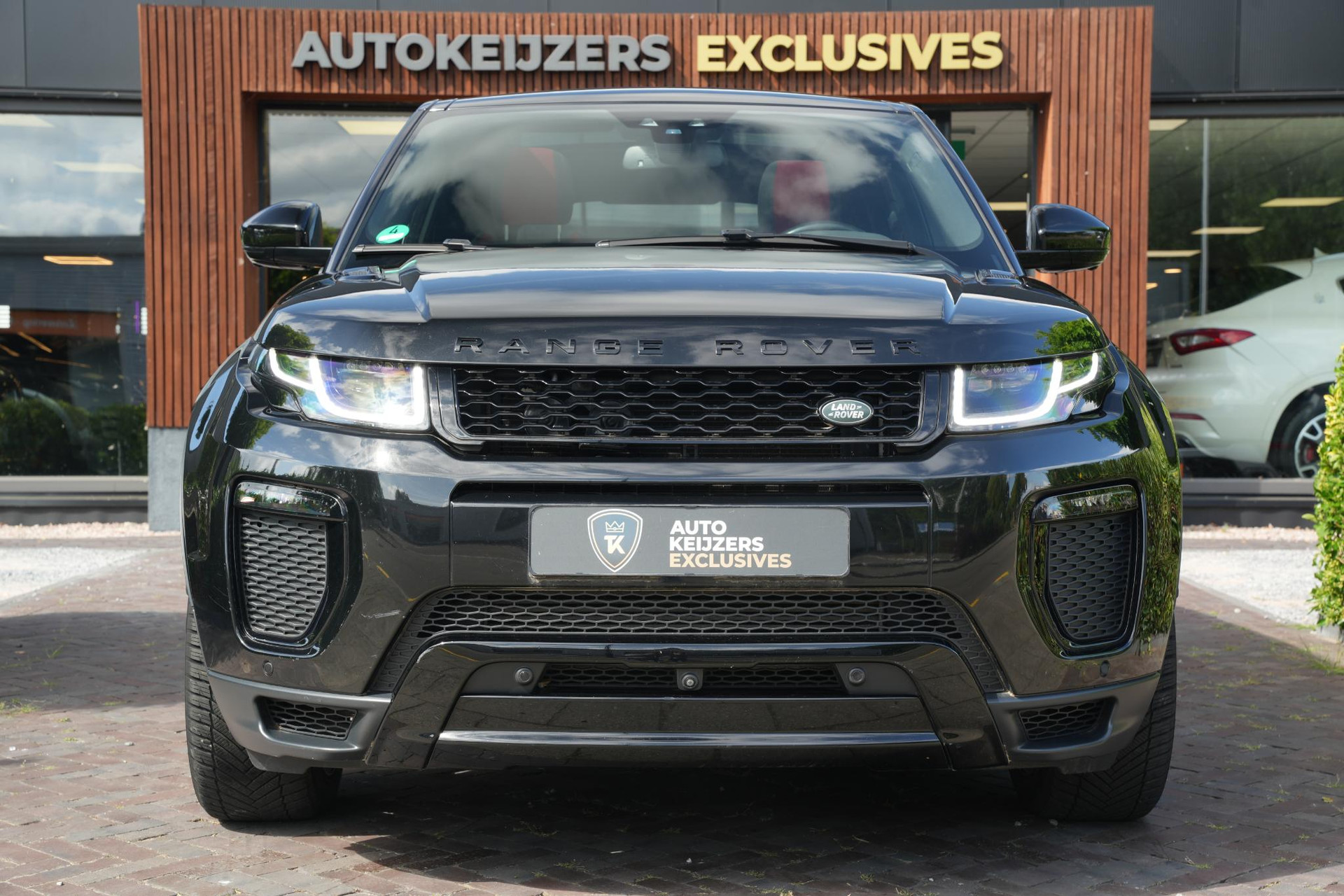 Land Rover Range Rover Evoque 2.0 Si4 HSE Dynamic 2017 Exterior Paint - Santorini Black (1AG) 3