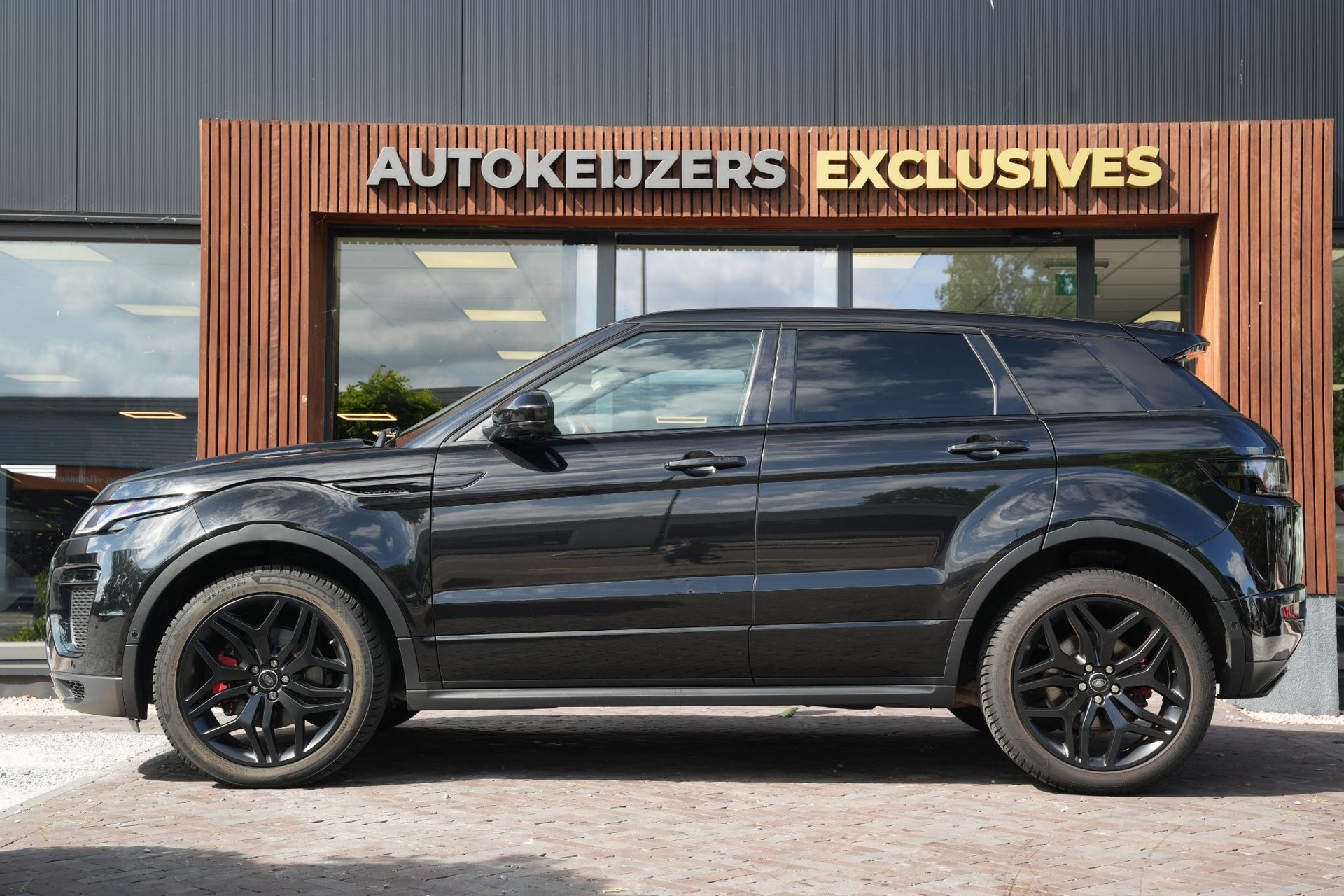 Land Rover Range Rover Evoque 2.0 Si4 HSE Dynamic 2017 Exterior Paint - Santorini Black (1AG) 5