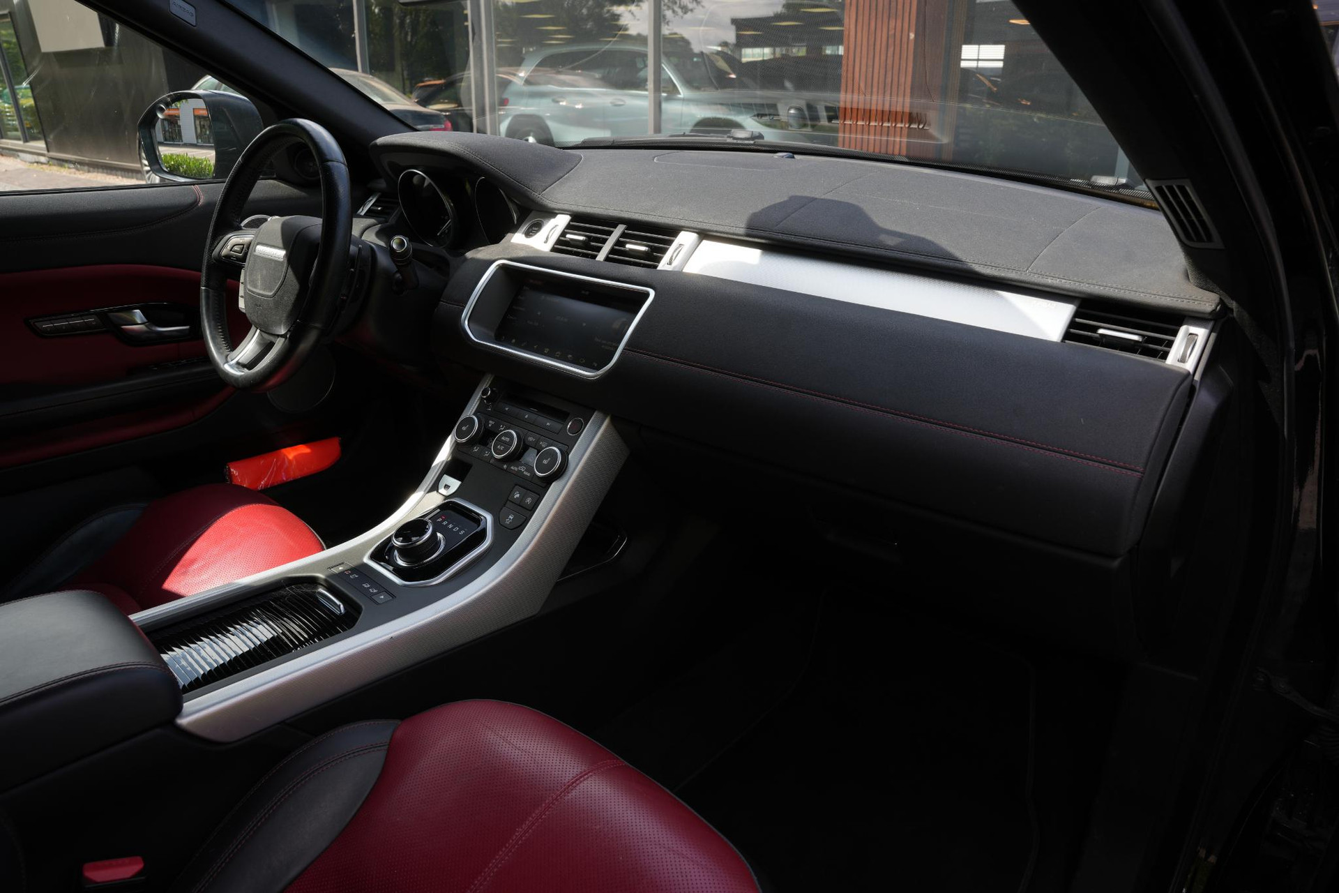 Land Rover Range Rover Evoque 2.0 Si4 HSE Dynamic 2017 Exterior Paint - Santorini Black (1AG) 6