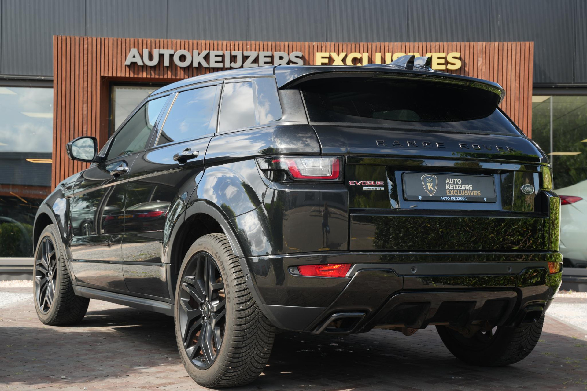 Land Rover Range Rover Evoque 2.0 Si4 HSE Dynamic 2017 Exterior Paint - Santorini Black (1AG) 7