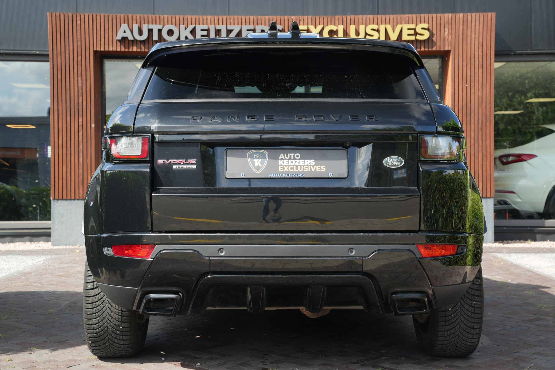 Land Rover Range Rover Evoque 2.0 Si4 HSE Dynamic 2017 Exterior Paint - Santorini Black (1AG) 8
