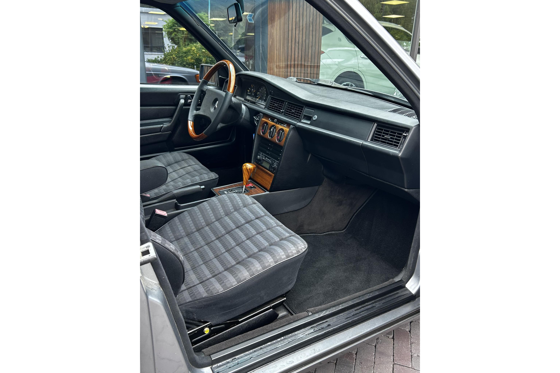 Mercedes-Benz 190 1.8 E Basic 1992  14