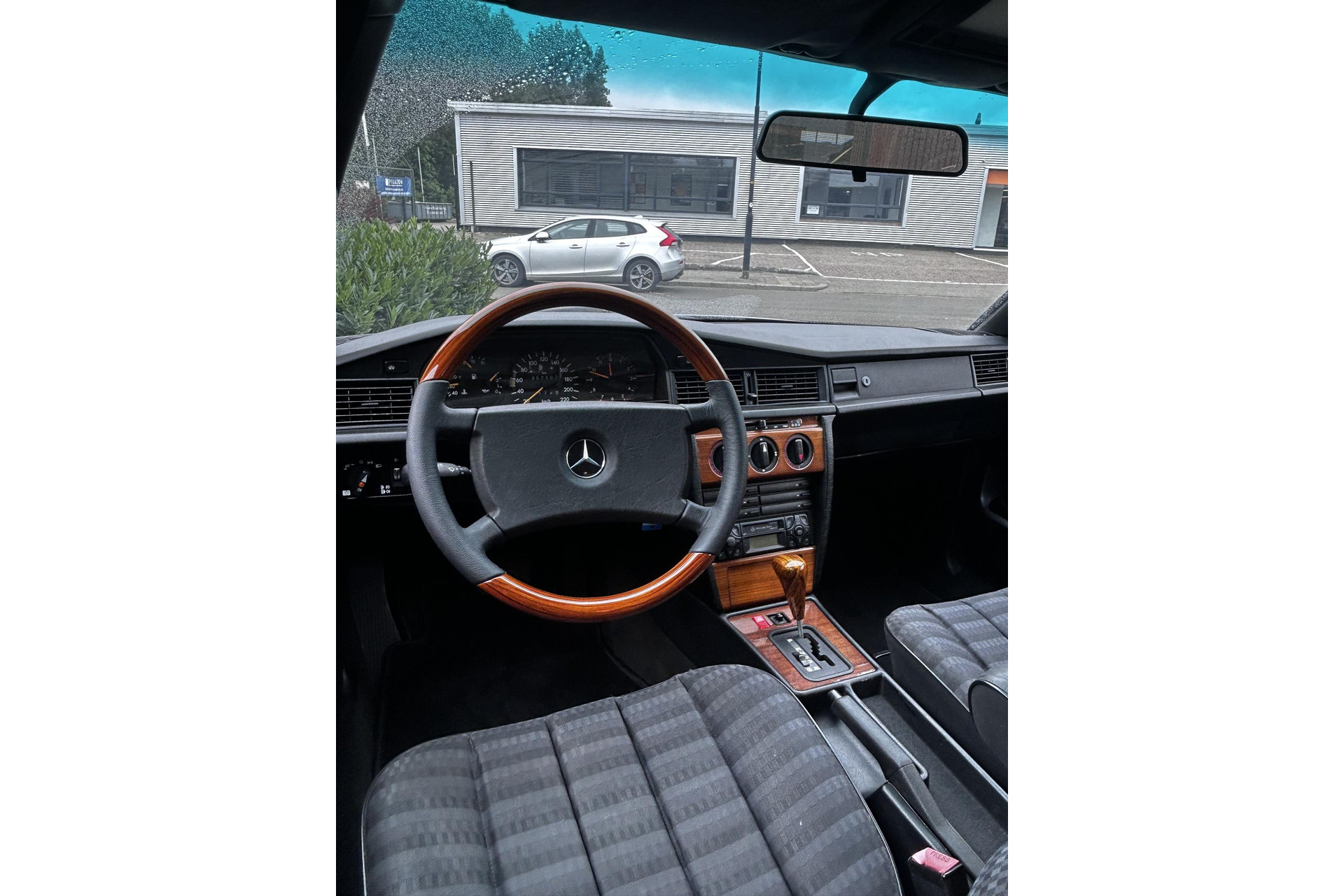 Mercedes-Benz 190 1.8 E Basic 1992  17