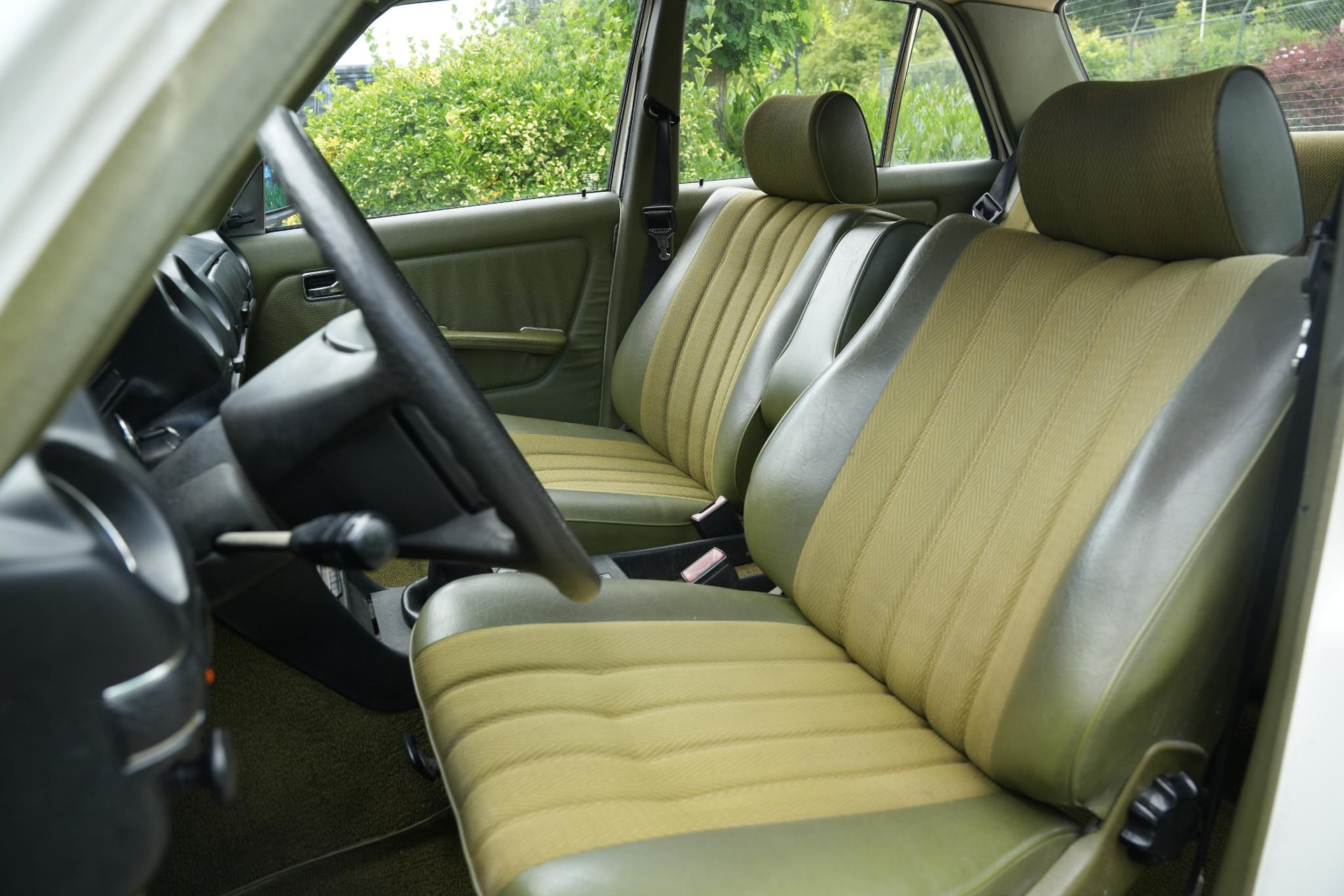 Mercedes-Benz 200-280 (W123) 200 1982  15