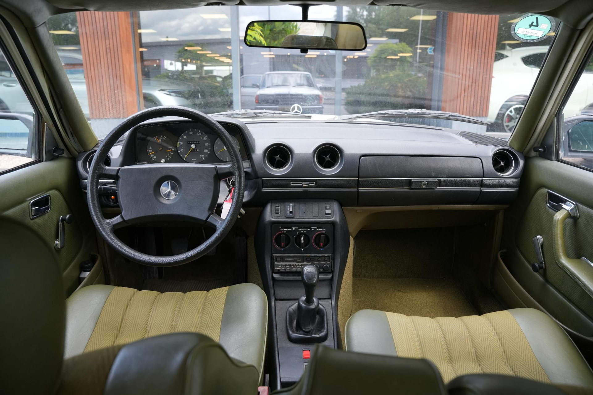 Mercedes-Benz 200-280 (W123) 200 1982  16