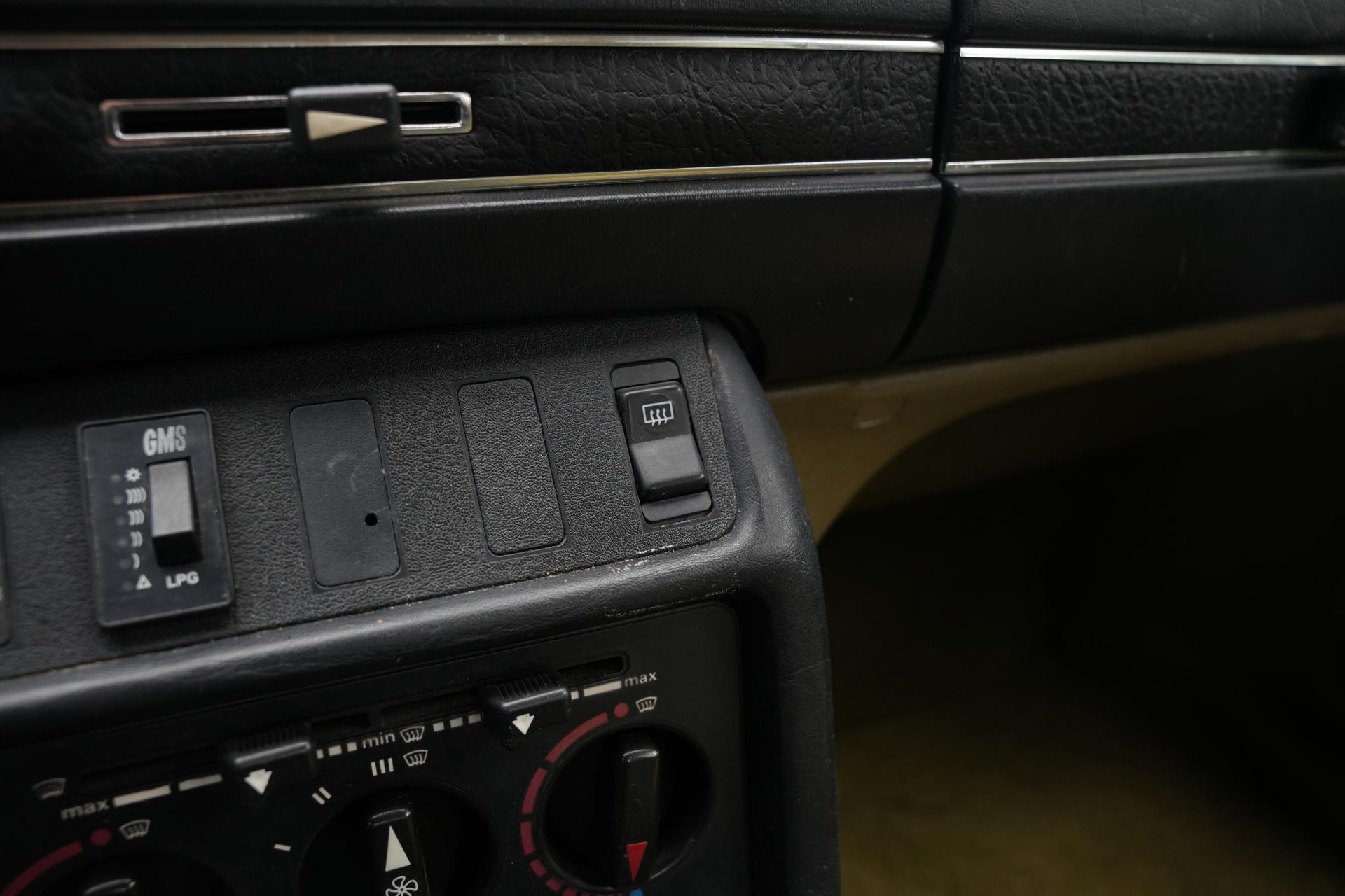 Mercedes-Benz 200-280 (W123) 200 1982  23