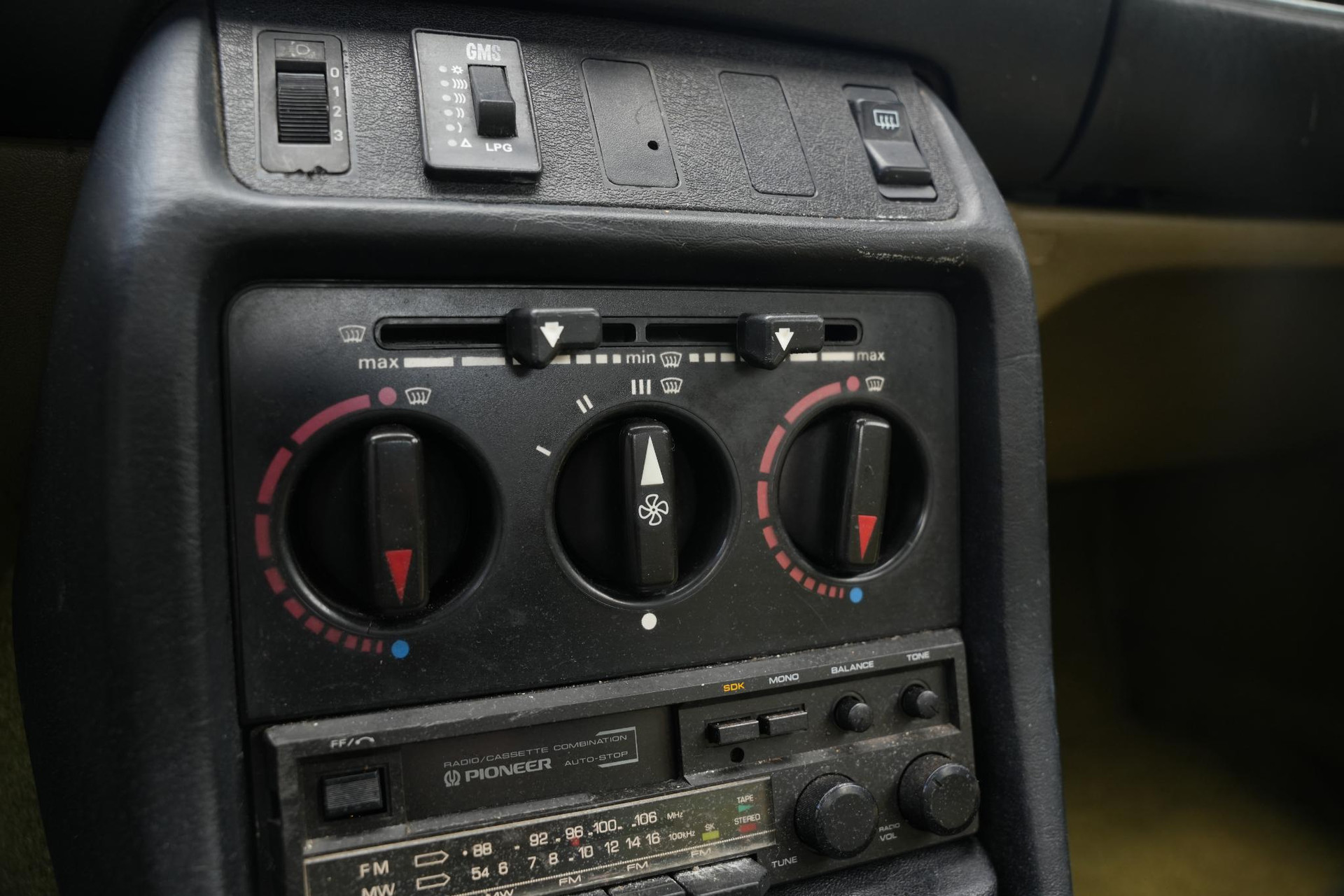 Mercedes-Benz 200-280 (W123) 200 1982  24