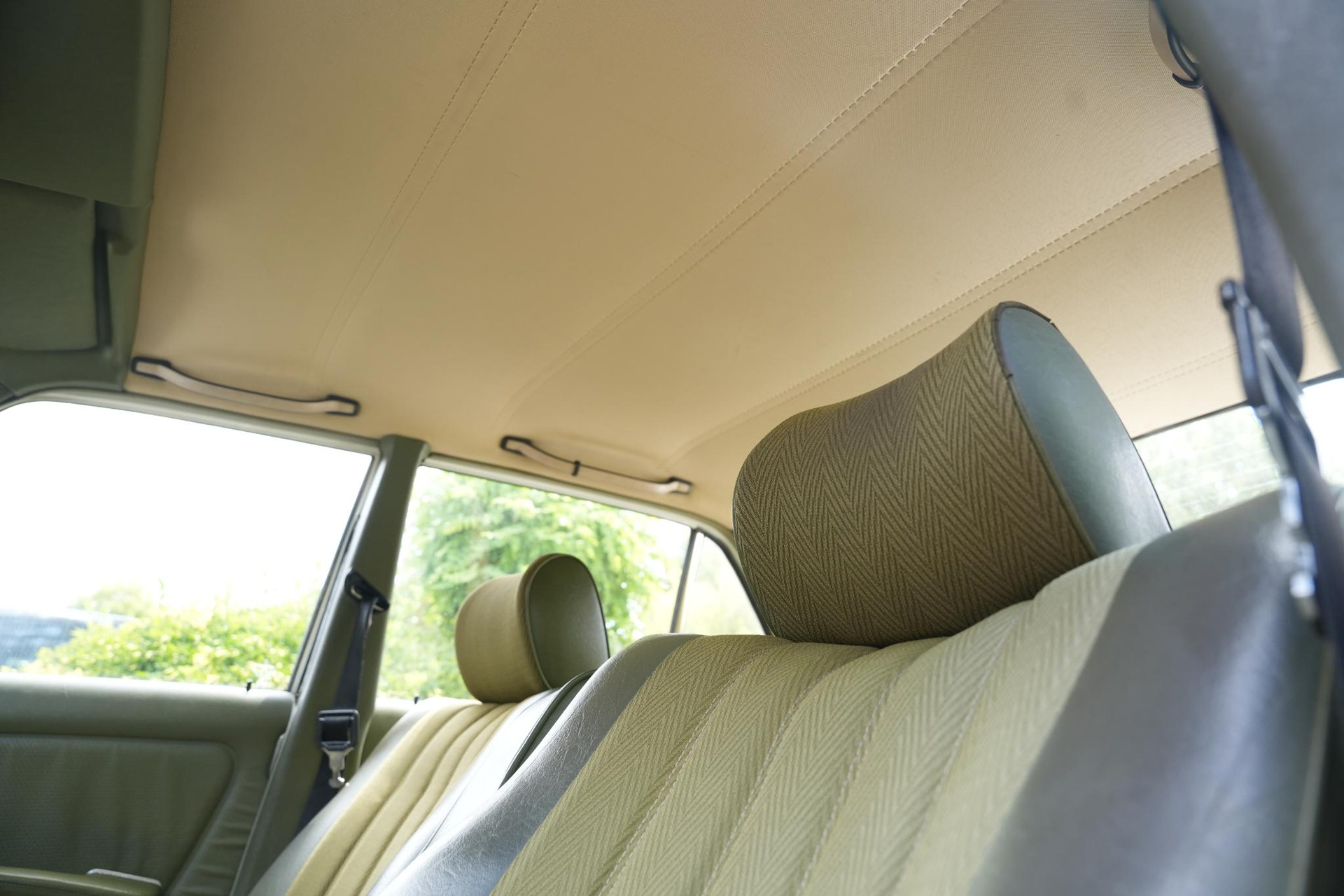 Mercedes-Benz 200-280 (W123) 200 1982  34