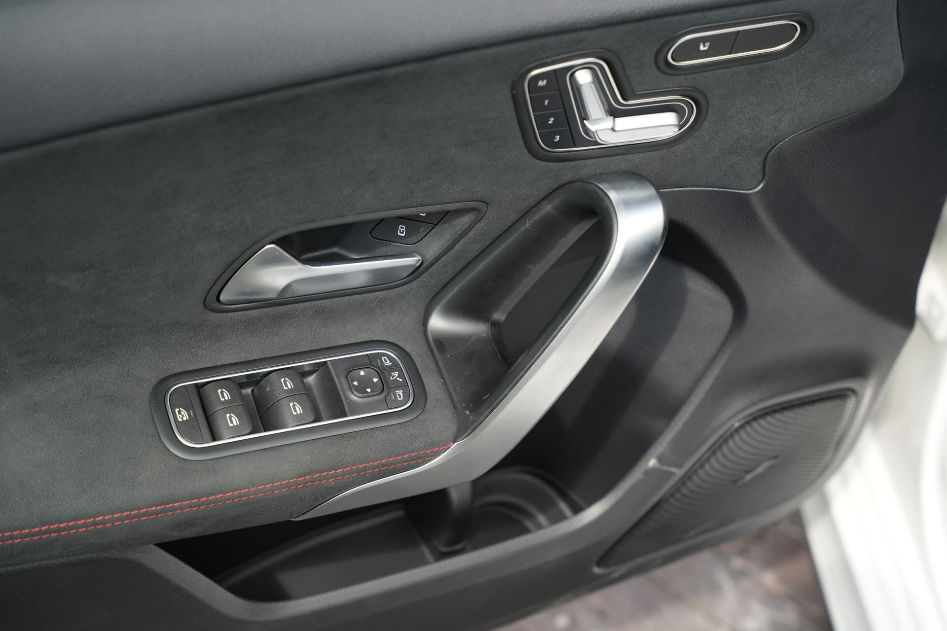 Mercedes-Benz A-Klasse 250 4MATIC AMG Line 2025 POLAR WHITE - STANDARD FINISH (149U) 12